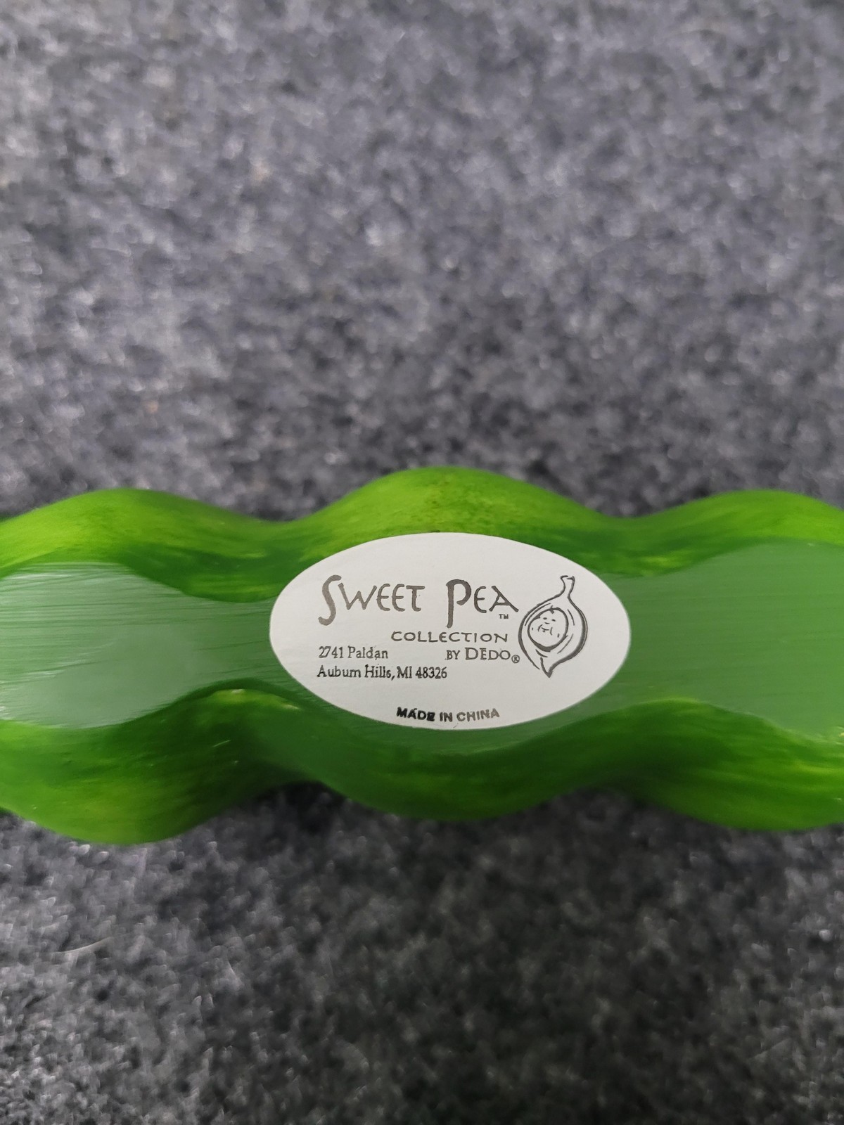 Vintage Sweet Pea Collection Split Pea Baby Pod Figurine 1996 Resin R Vandamme