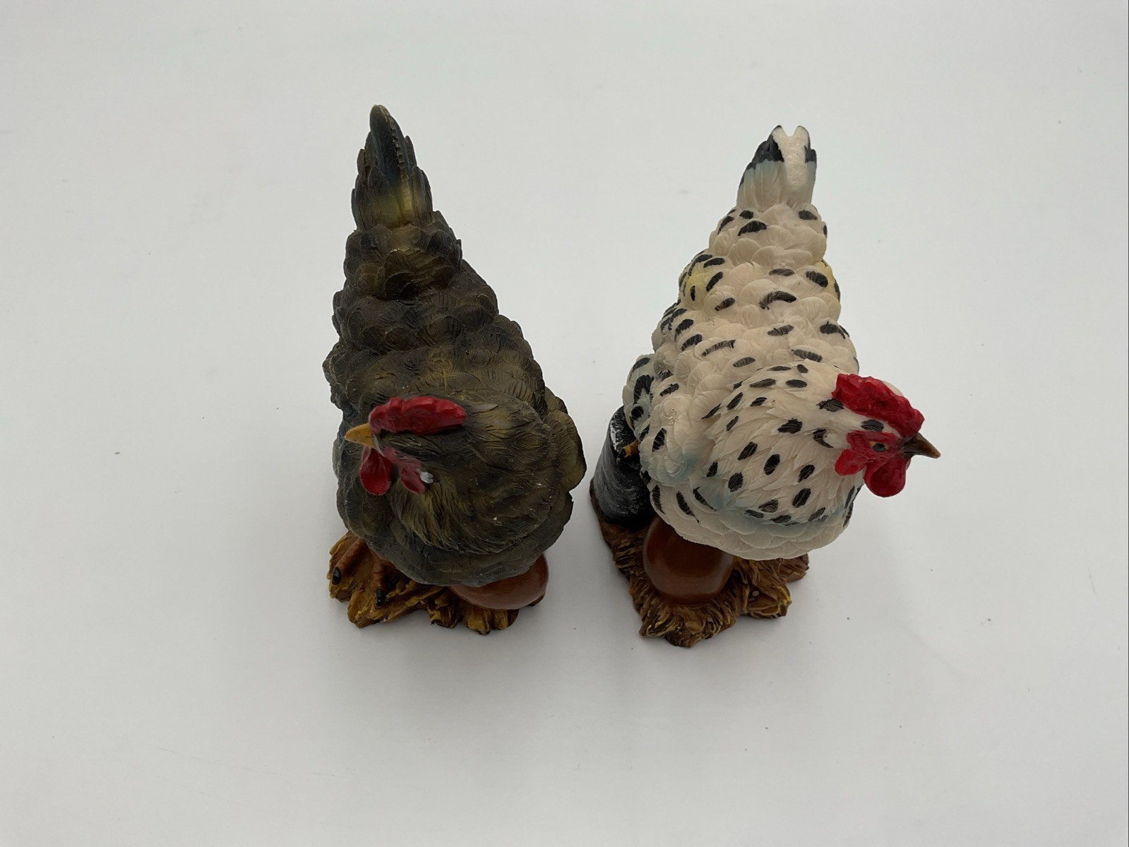 Set Of 2 Polyresin Mother Hens Sitting On Their Nest Protecting Their Chicks/Egg