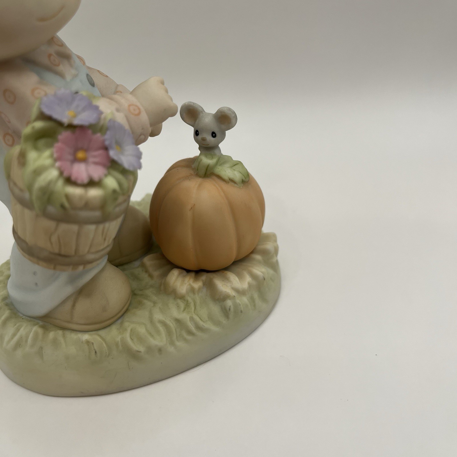 2001 Precious Moments Enesco 101526 October Cosmos: Ambitious Pumpkin Mouse Read