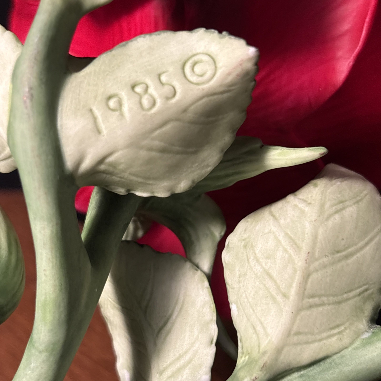 HOMCO Masterpiece Collection Red Rose on Wooden Base Mizuno Bone China Flower