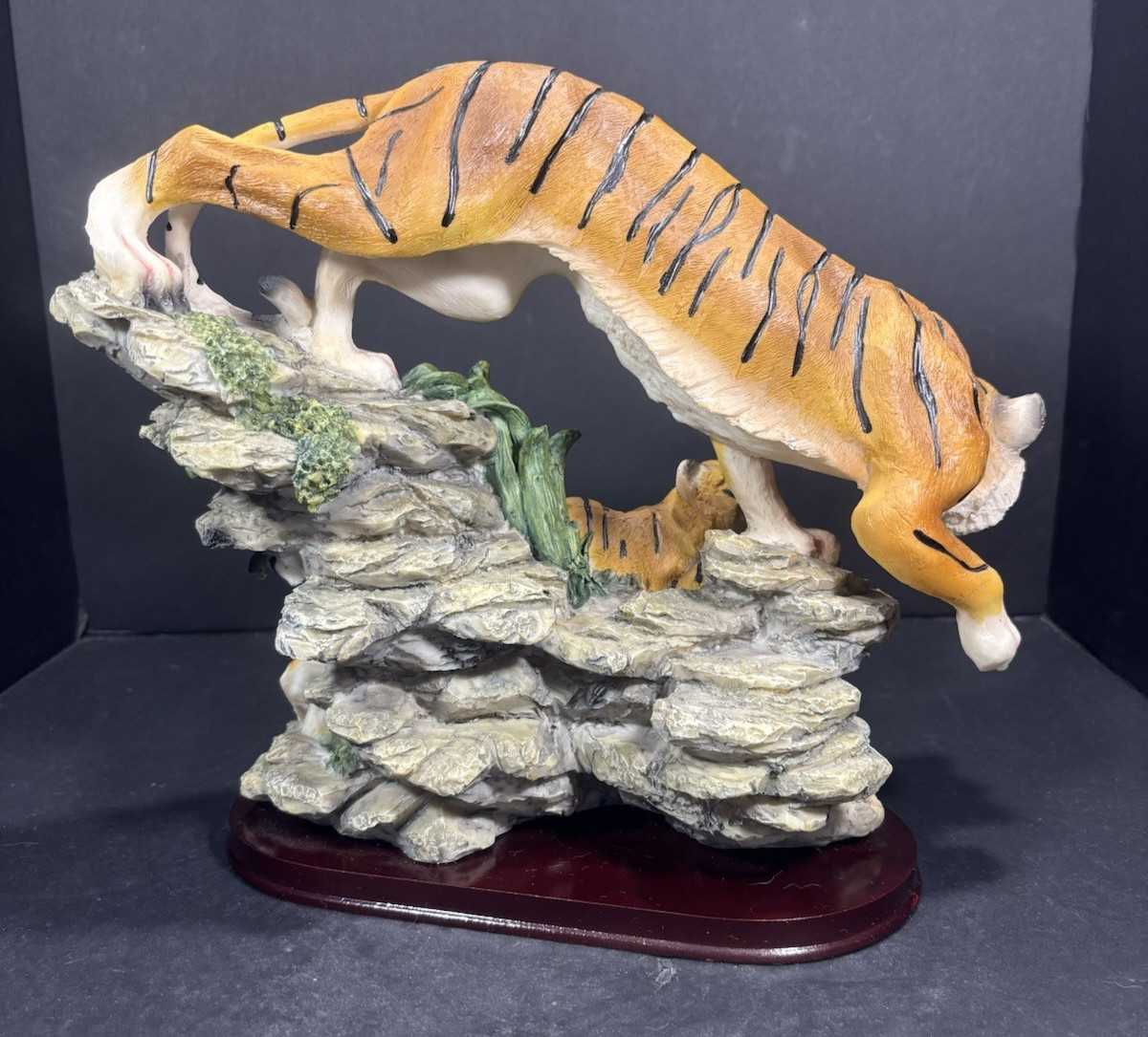 Tigers Figurine Freestanding Very Detailed Ceramic Decorative 10”Hx12”Lx6.5”W EC