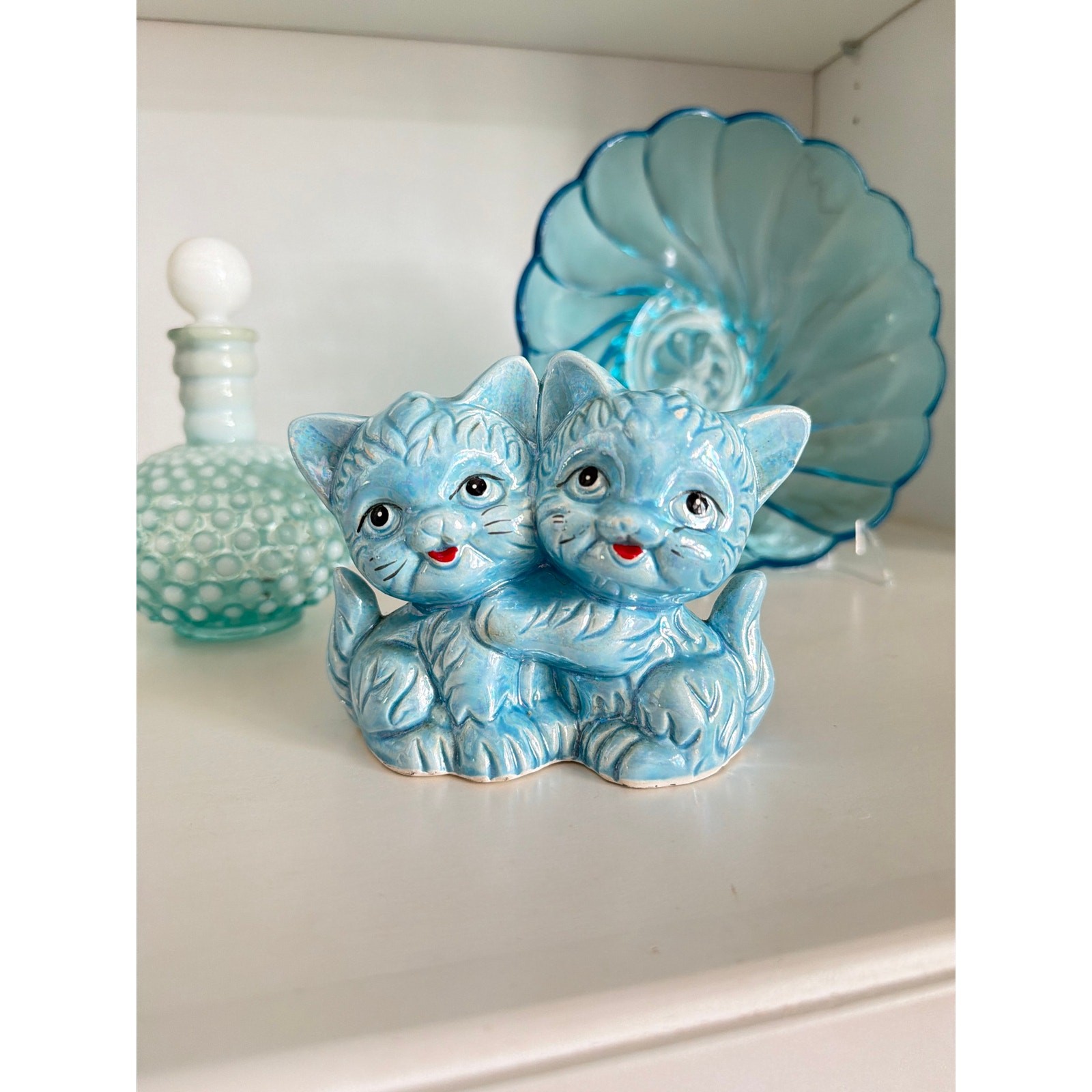 Vintage Anthropomorphic Hugging Kittens Ceramic Retro Kitch Figurine MCM