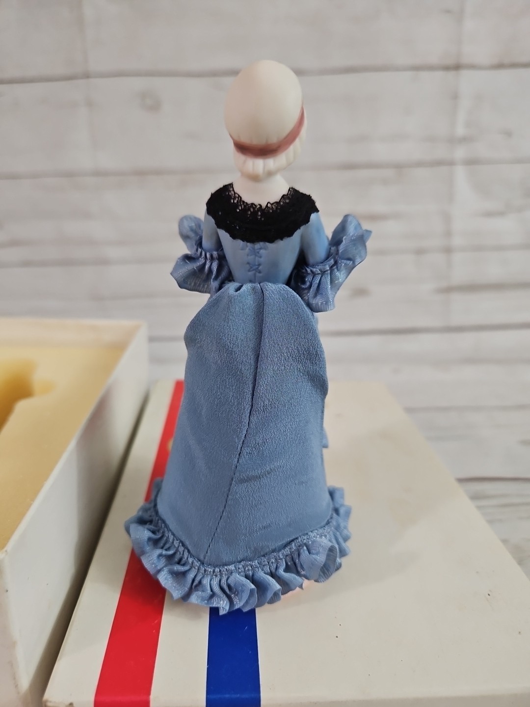 Great American Women 1st Lady Martha Washington US Historical Society Figurine