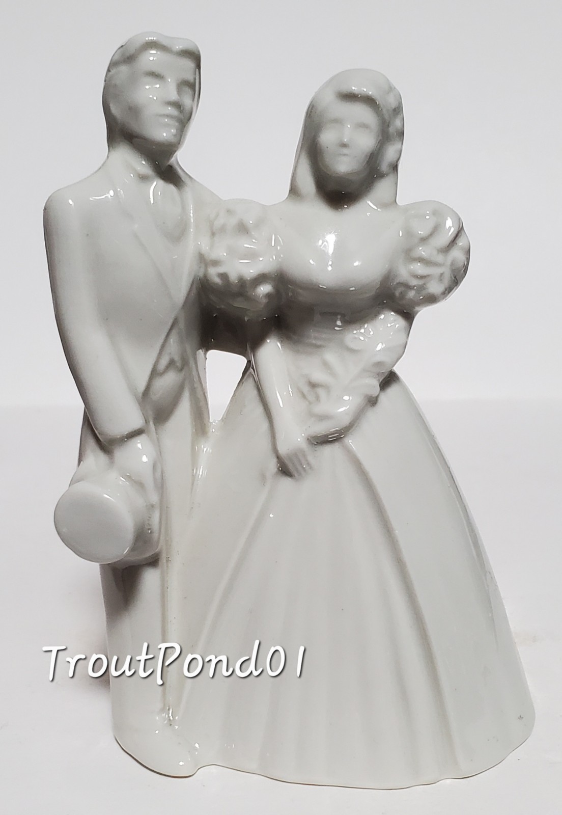 Wade Fine English Porcelain Wedding Cake Topper Bride and Groom 4 In Figurine