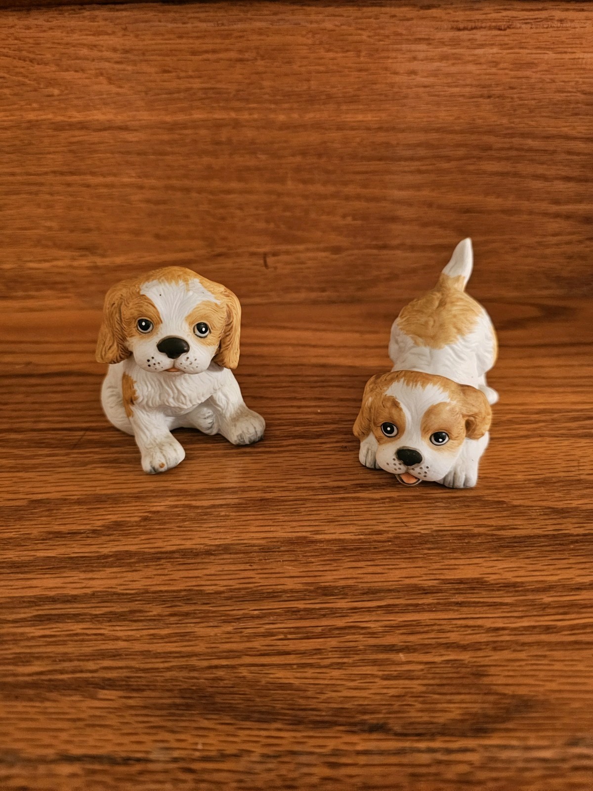 HOMCO #1407 Spaniel Puppies Figurines Porcelain Set Of 2 White & Tan 3.5×2.5″