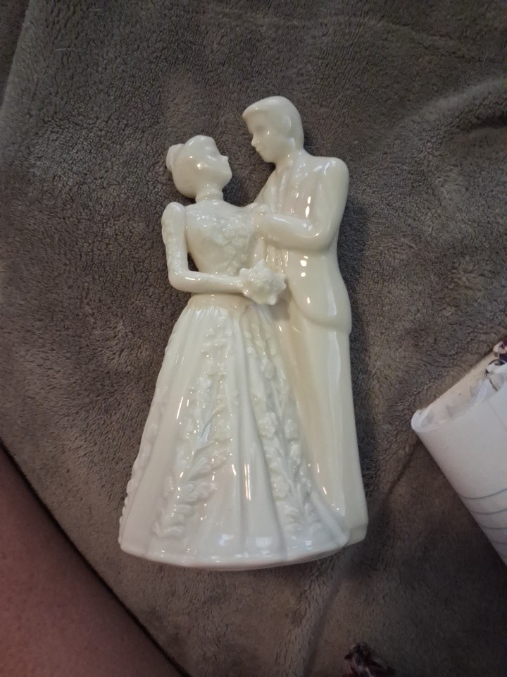 LENOX Made In USA WEDDING PROMISES COLLECTION – BRIDE & GROOM Figurine Ivory B27