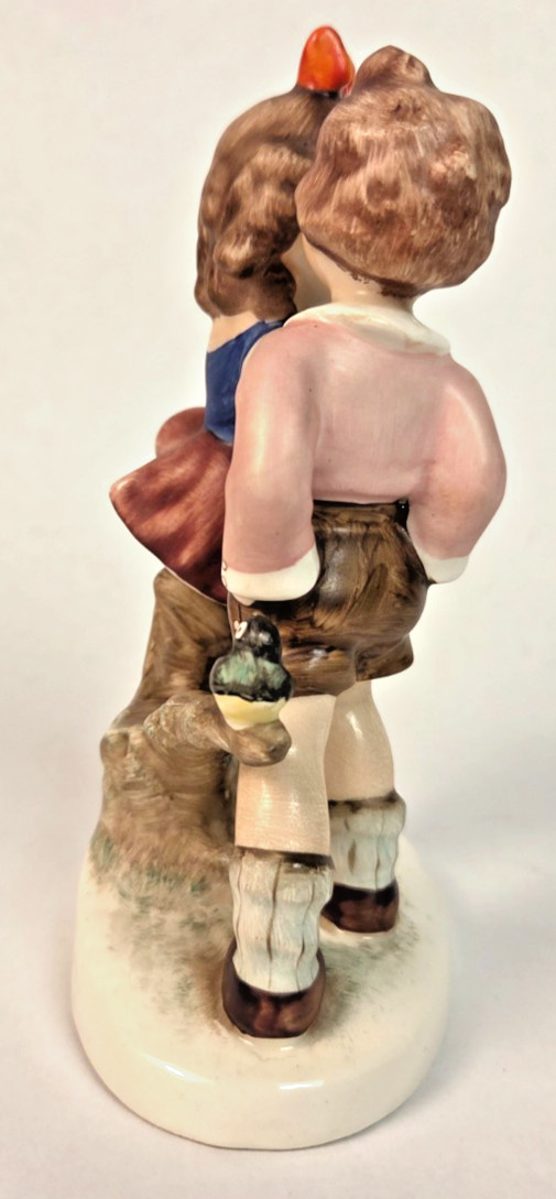 Goebel NASHA Figurine – Na 15 – Sweet News – Boy Whispering in Girl’s Ear #15