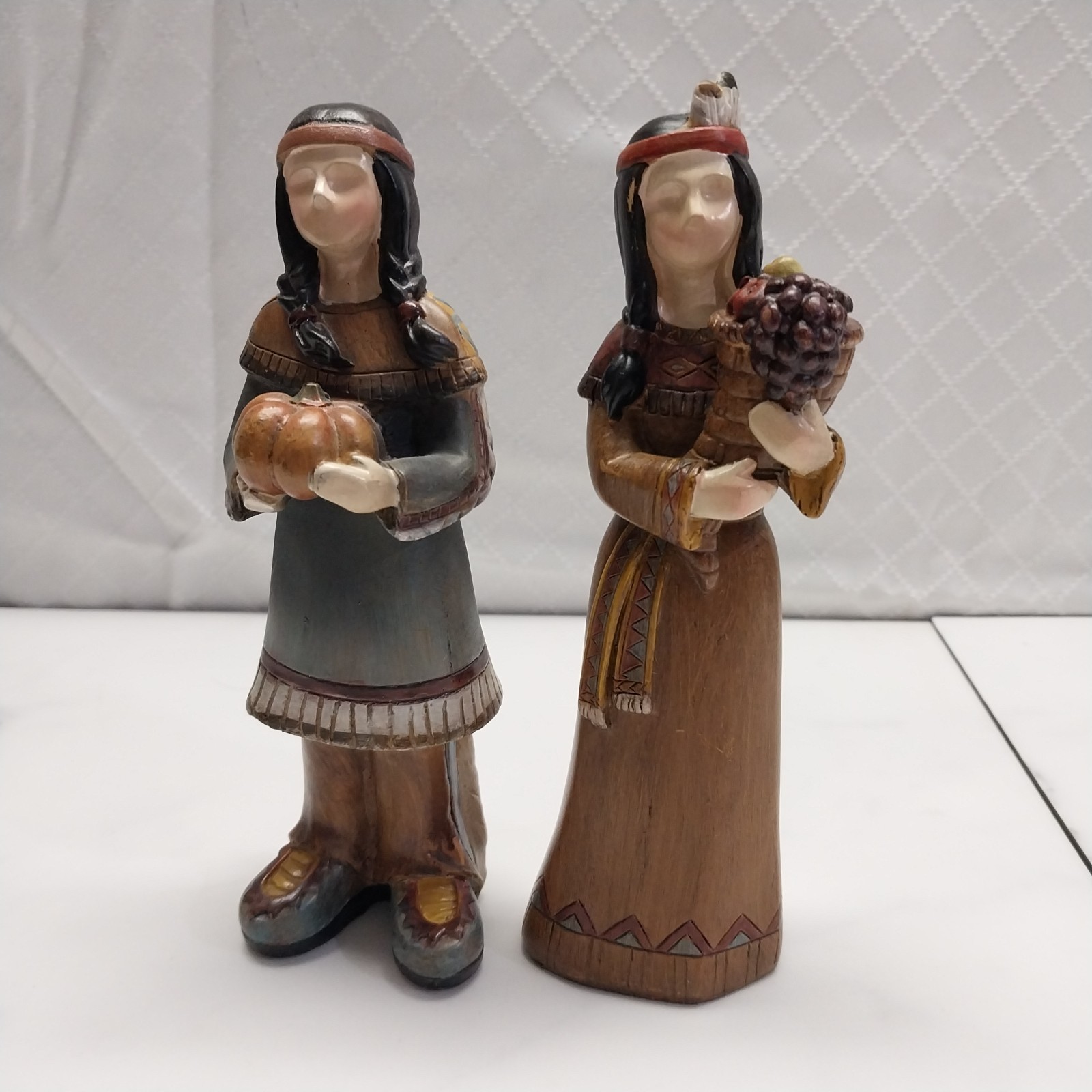 VTG Hand Carved Hand Painted Pilgrims 6 inch set of 2