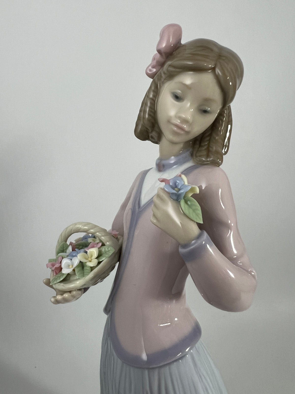 LLADRO Innocence In Bloom 7644 Girl with Flowers Figurine 10″ Porcelain 1996
