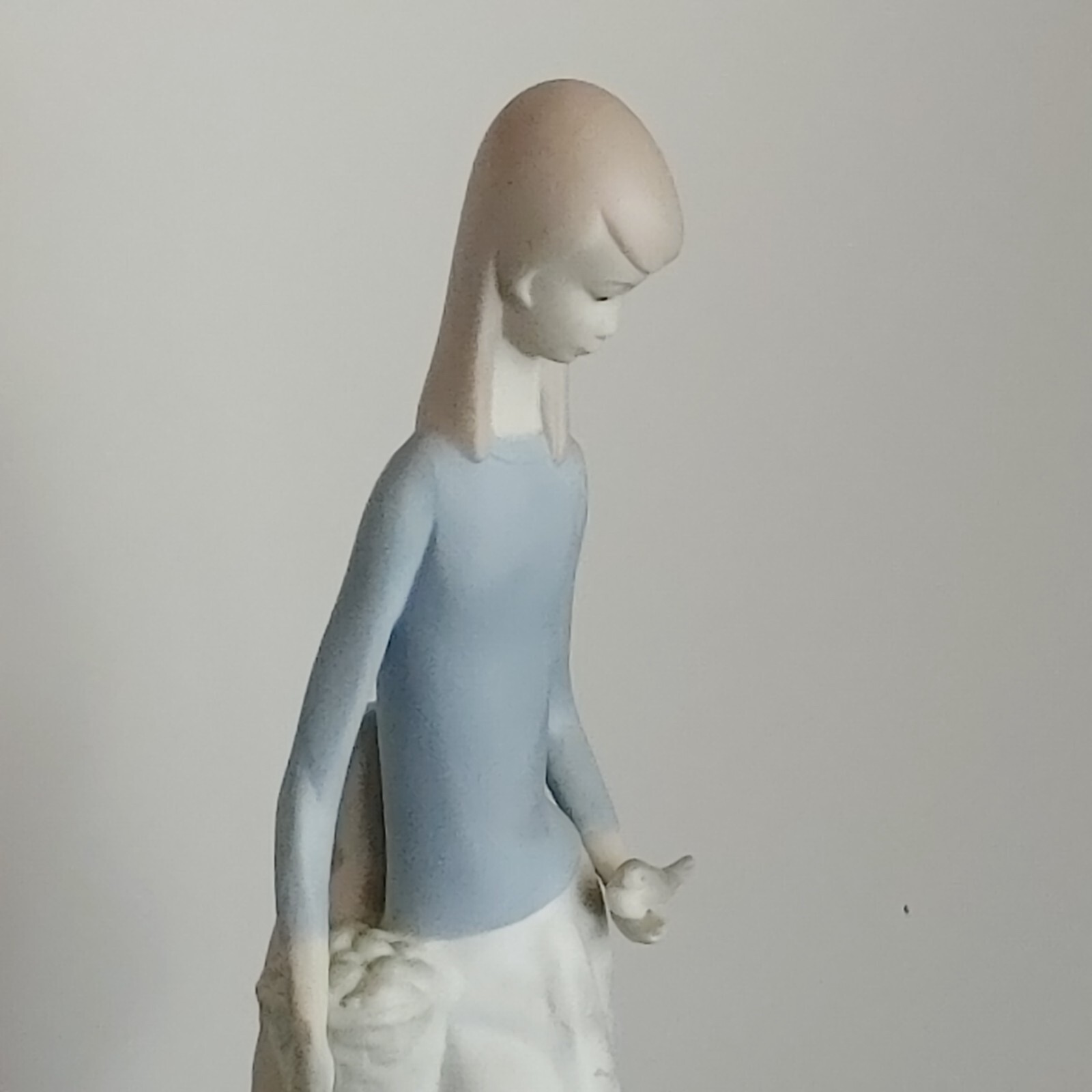 Vtg NAO LLADRO Girl with Bird in Hand Figurine Matte Finish 10-1/2″ Stamped R1