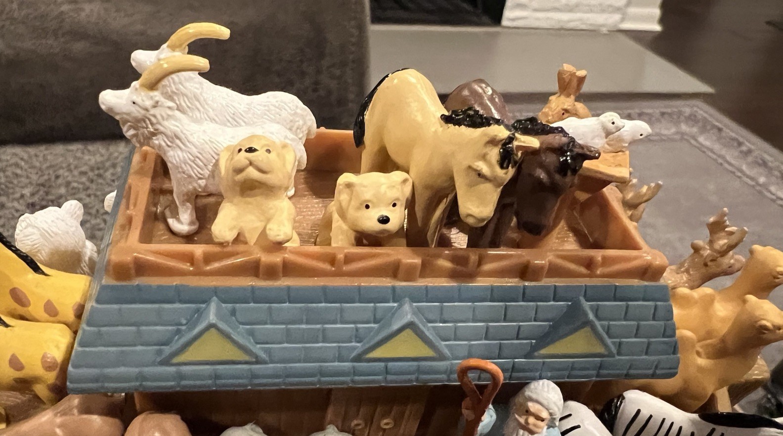 Noah’s Ark Avon Gift Collection Musical 2001 5 Songs Motion Activated Vintage