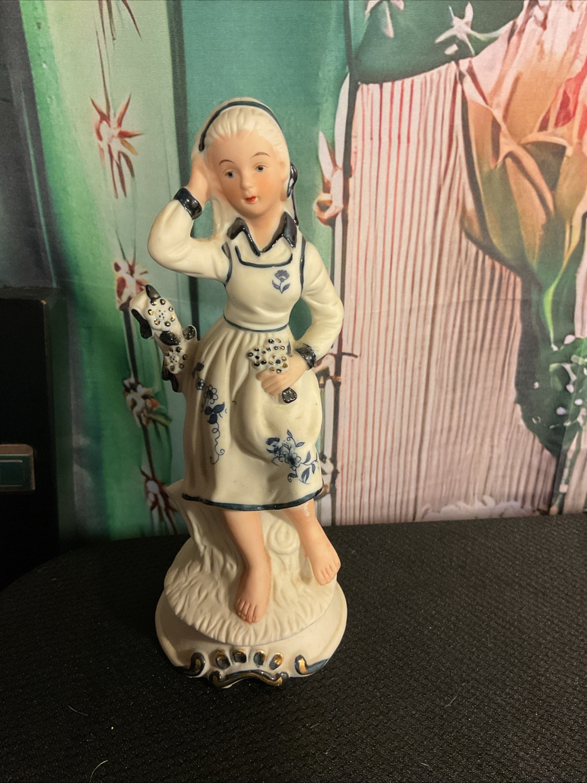 Set unique Vintage 8.5 In. Porcelain Girl Holding Flowers & Boy No Damage