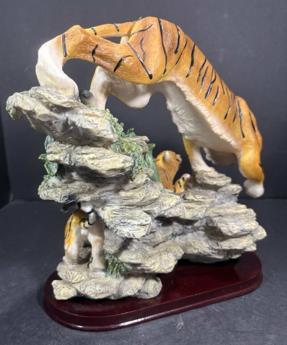 Tigers Figurine Freestanding Very Detailed Ceramic Decorative 10”Hx12”Lx6.5”W EC