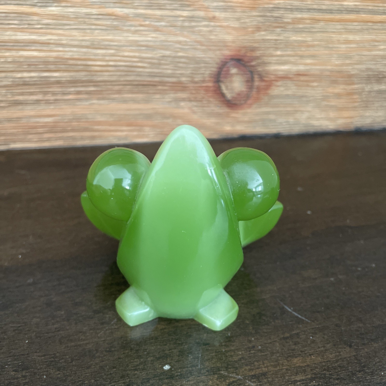 Vintage Italian Faux Jade Green Tree Frog Sculpture Realism Cute