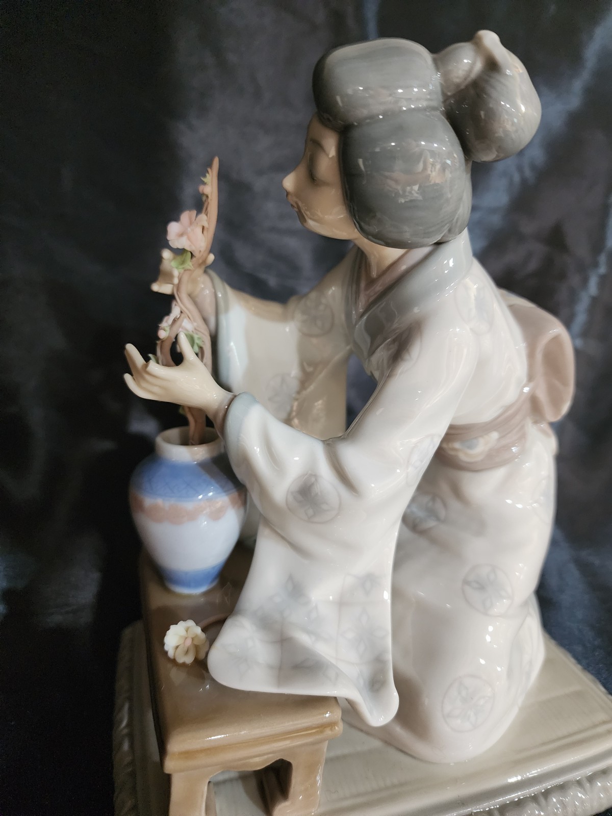 Vintage Lladro “Geisha Flower Arranger” Figurine #4840 Read