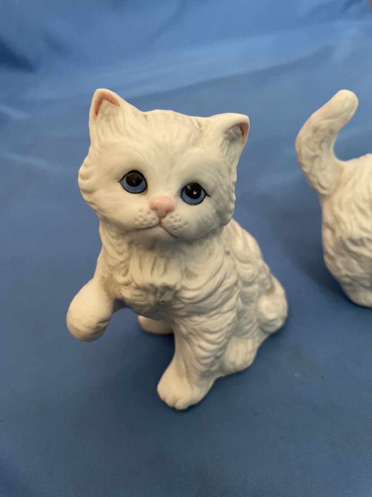 Vtg Homco 1413 Set of 2 Persian White Cat Figurines Blue Eyes !