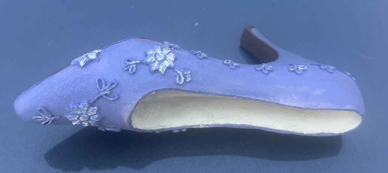 1999 Kingsbridge My Treasure Victorian High Heel Resin Shoe Miniature Decoration