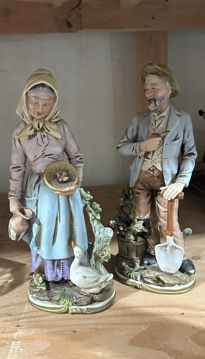Vintage Homco Old Farmer and Old Lady Gatheing Eggs (14″)