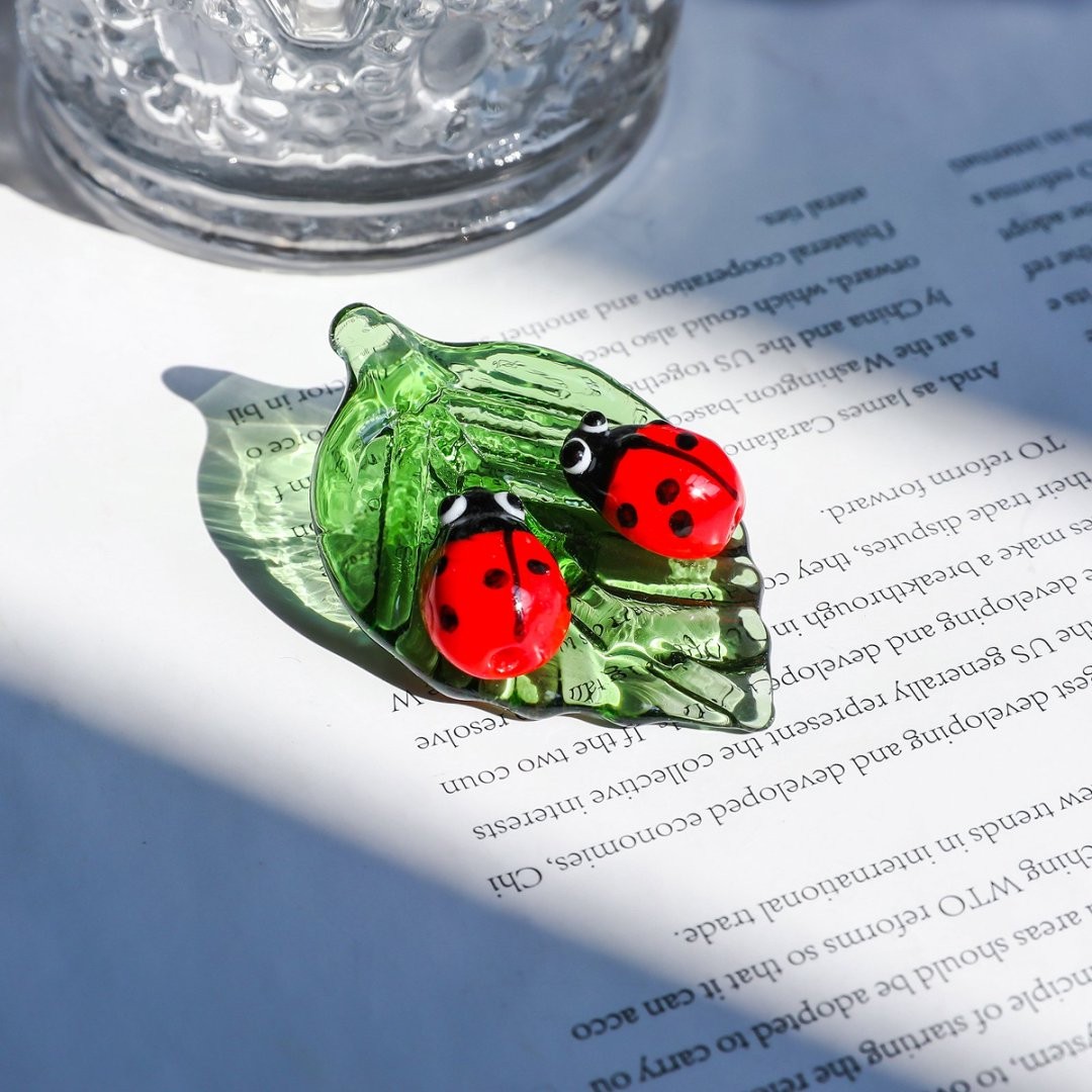 Mini Glass Leaf WIth Insect Figurine Collectible Glass Tiny Animal Ornament