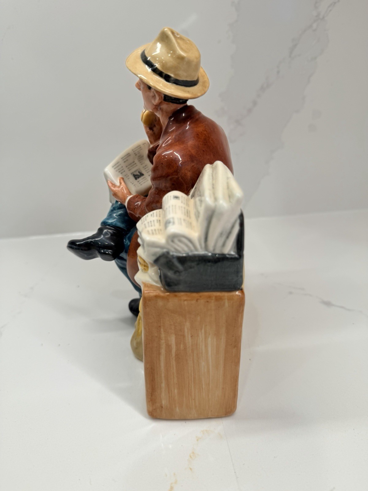 Royal Doulton 1976 Stop Press HN2683 Character Figurine Newspaper Seller