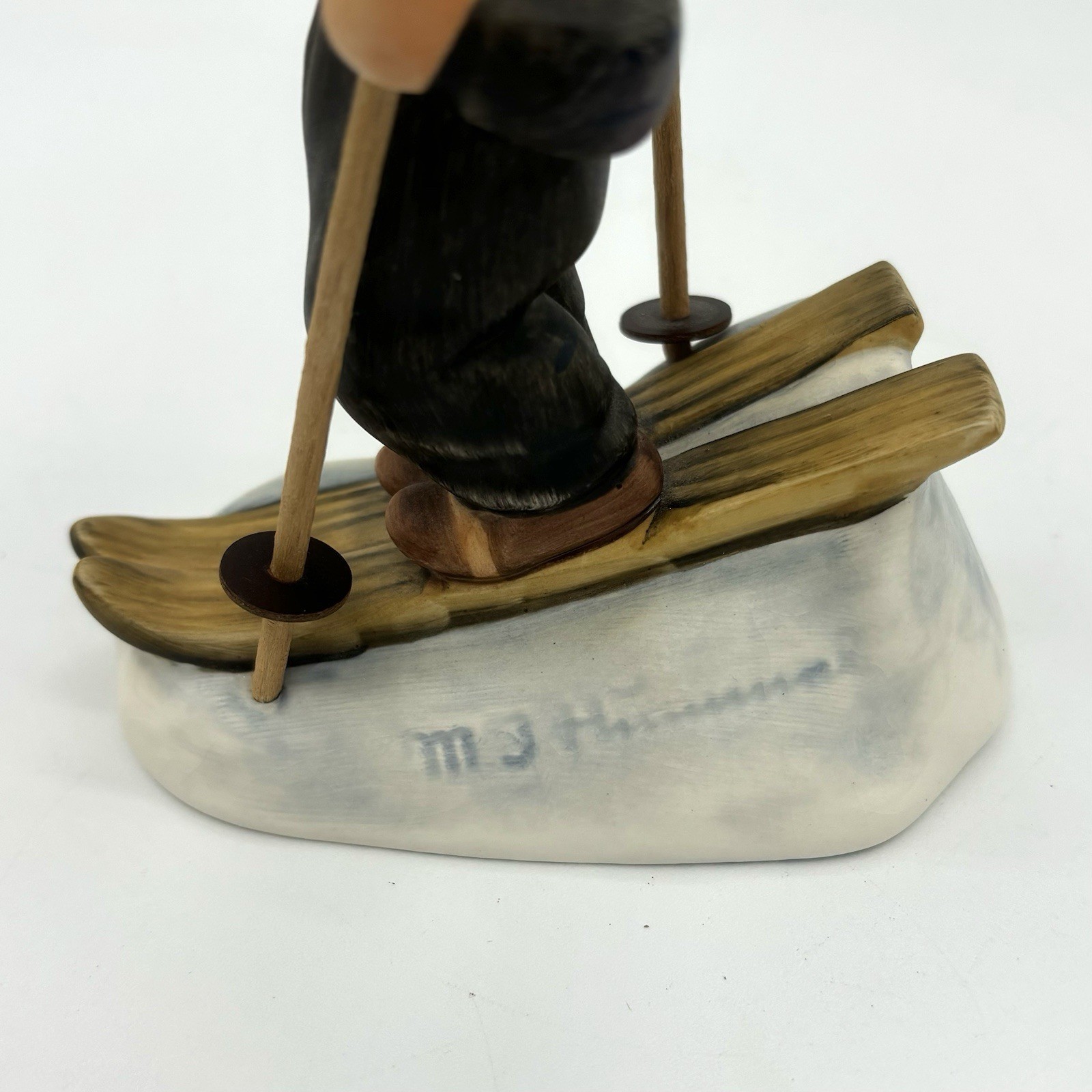 HUMMEL Goebel #59 “SKIER” 5 1/4″ Tall Figurine TMK3 Wooden Removable Ski Poles