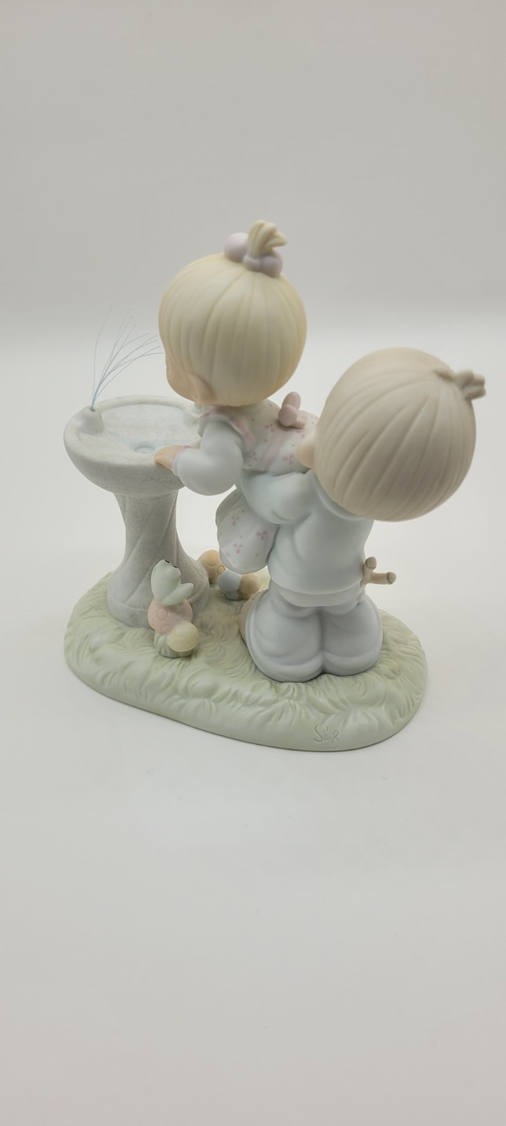 Precious Moments Figurine “Your Love Is So Uplifting” 520675 – 1988