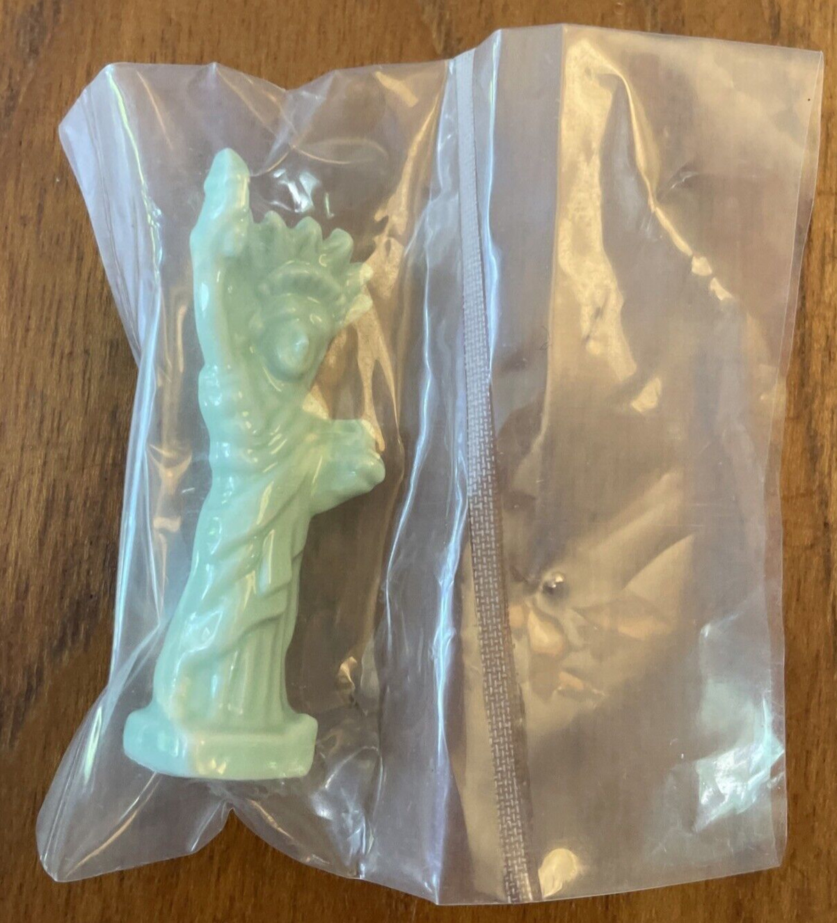 Red Rose Tea Wade World Monument Series Green Statue of Liberty Figurine NEW