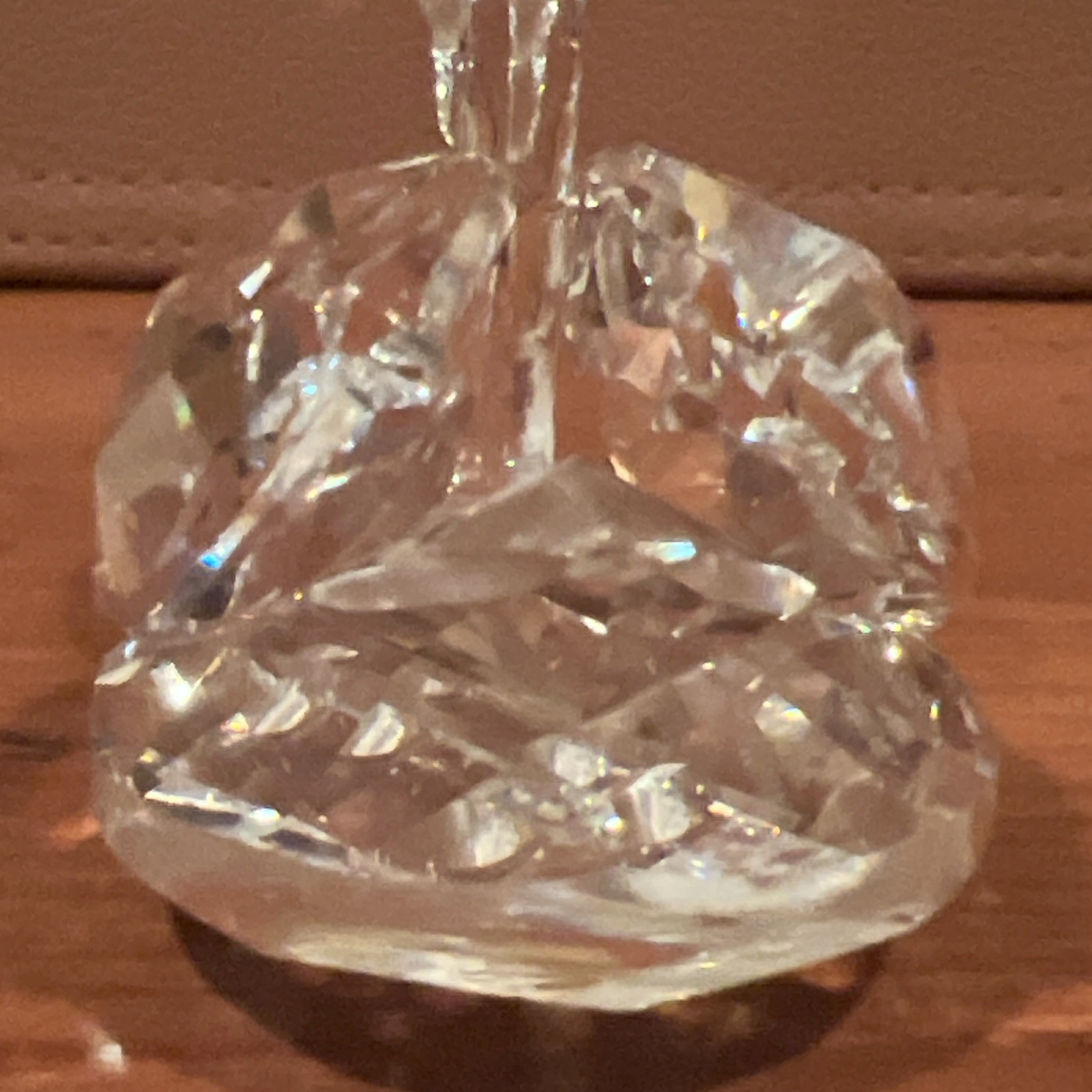 Swarovski Crystal “Beauties of the Lake” Swan Figurine 2 1/2″ x 1 1/2″