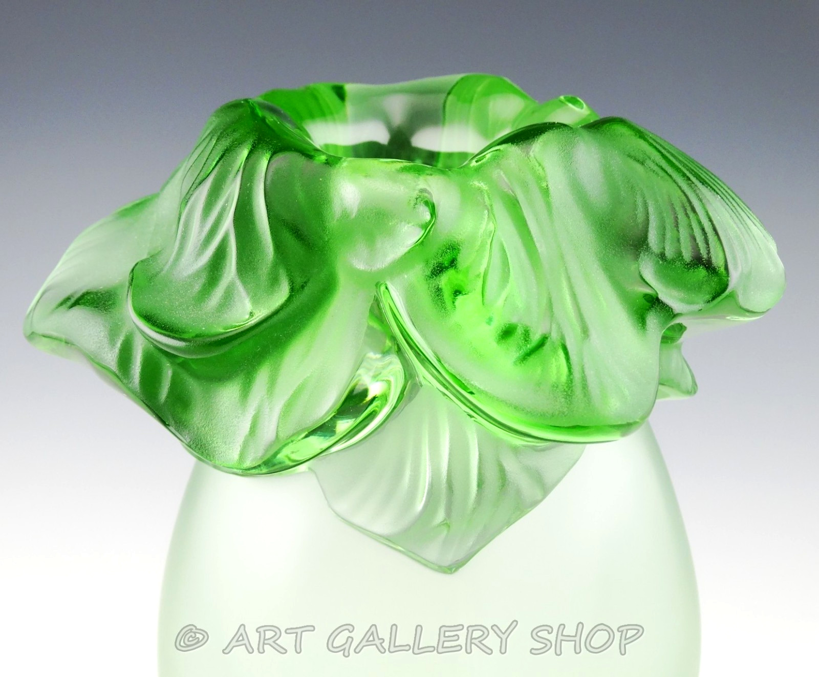 Lalique Paris France Crystal 8.5″ SAINT BARTH GREEN FLOWER VASE #12475 Mint!