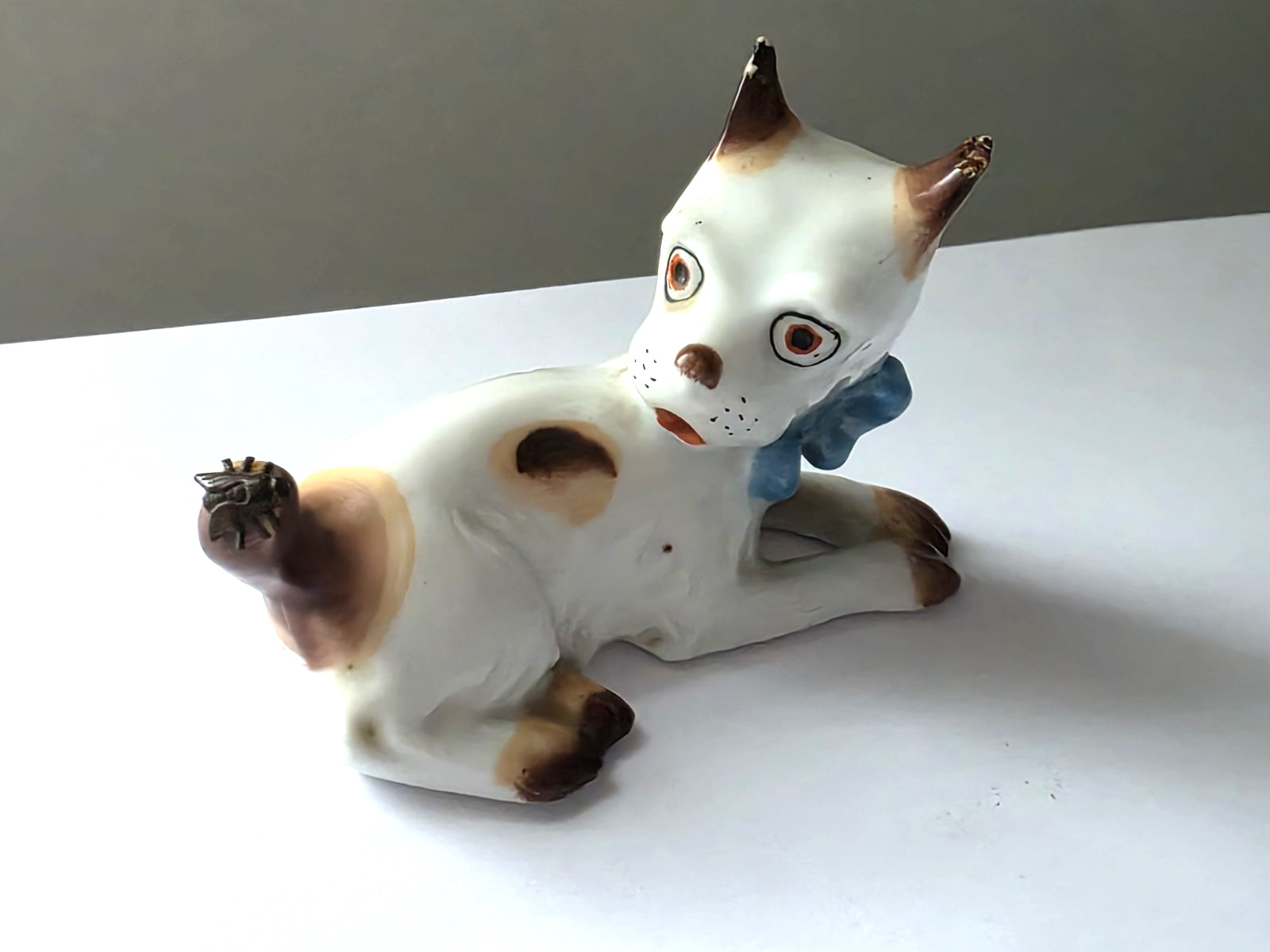 3 1/2″ X 2.25″ Vintage Mid Century Ceramic Dog Looking At Fly Japan HTF