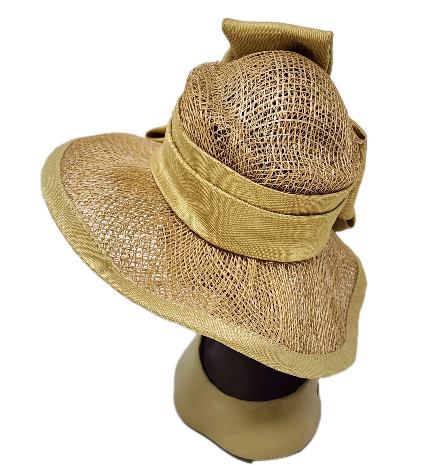 Harriet Rosebud Miniature Designer Hat With Bust Beige Straw Hat w/ Ribbon
