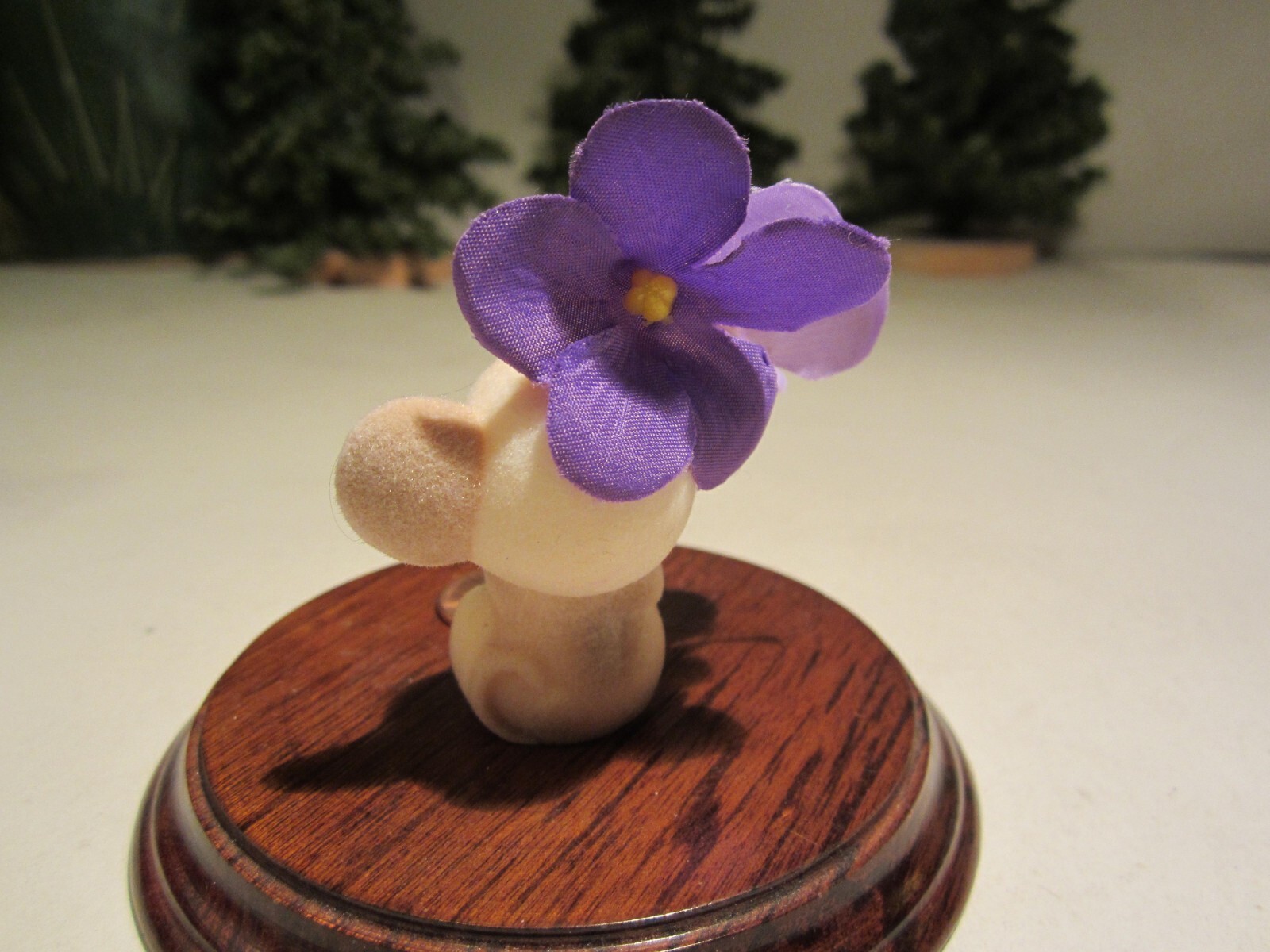 HALLMARK EASTER MERRY MINIATURE 1985 ADORABLE MOUSE WITH PURPLE VIOLET FLOWERS