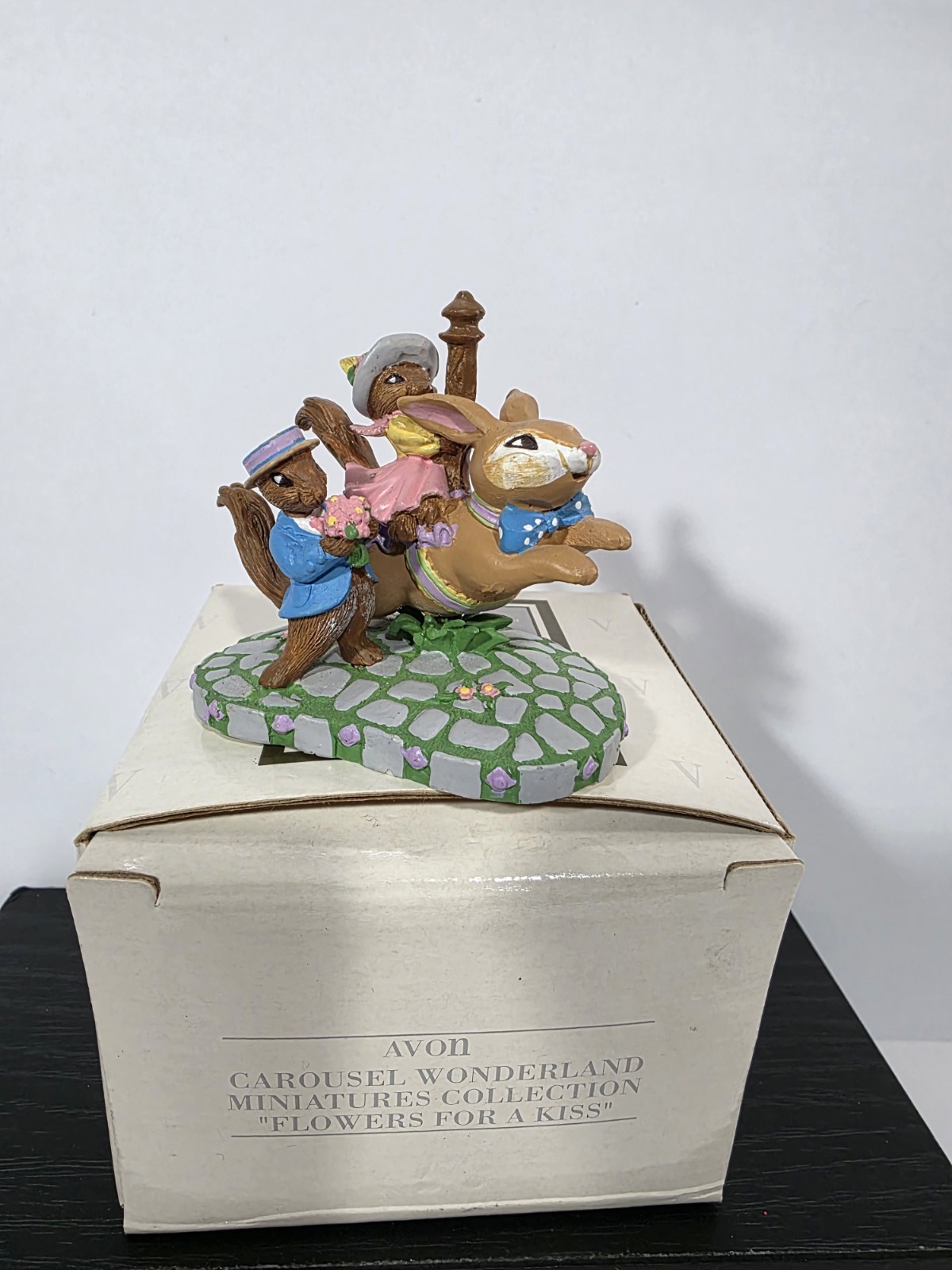 1993 AVON Kathy Jeffers Miniature Collection FLOWERS FOR A KISS Figurine