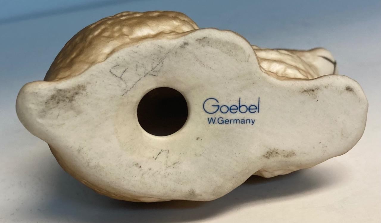 Goebel Rabbit / Bunny 302 Matte Finish 2 3/4″ Long