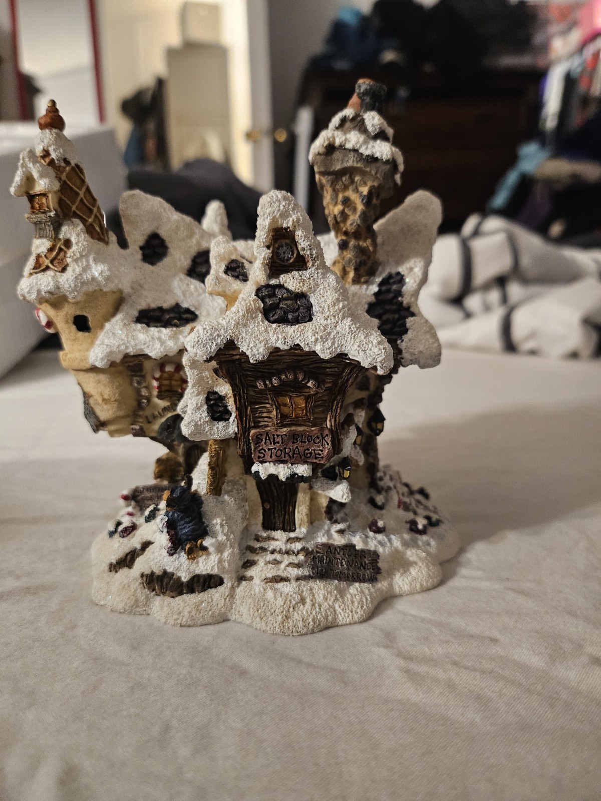 Boyds Bearly-Built Kringles Village Hoofer Hall Reindeer Dorm Ornament Boxed