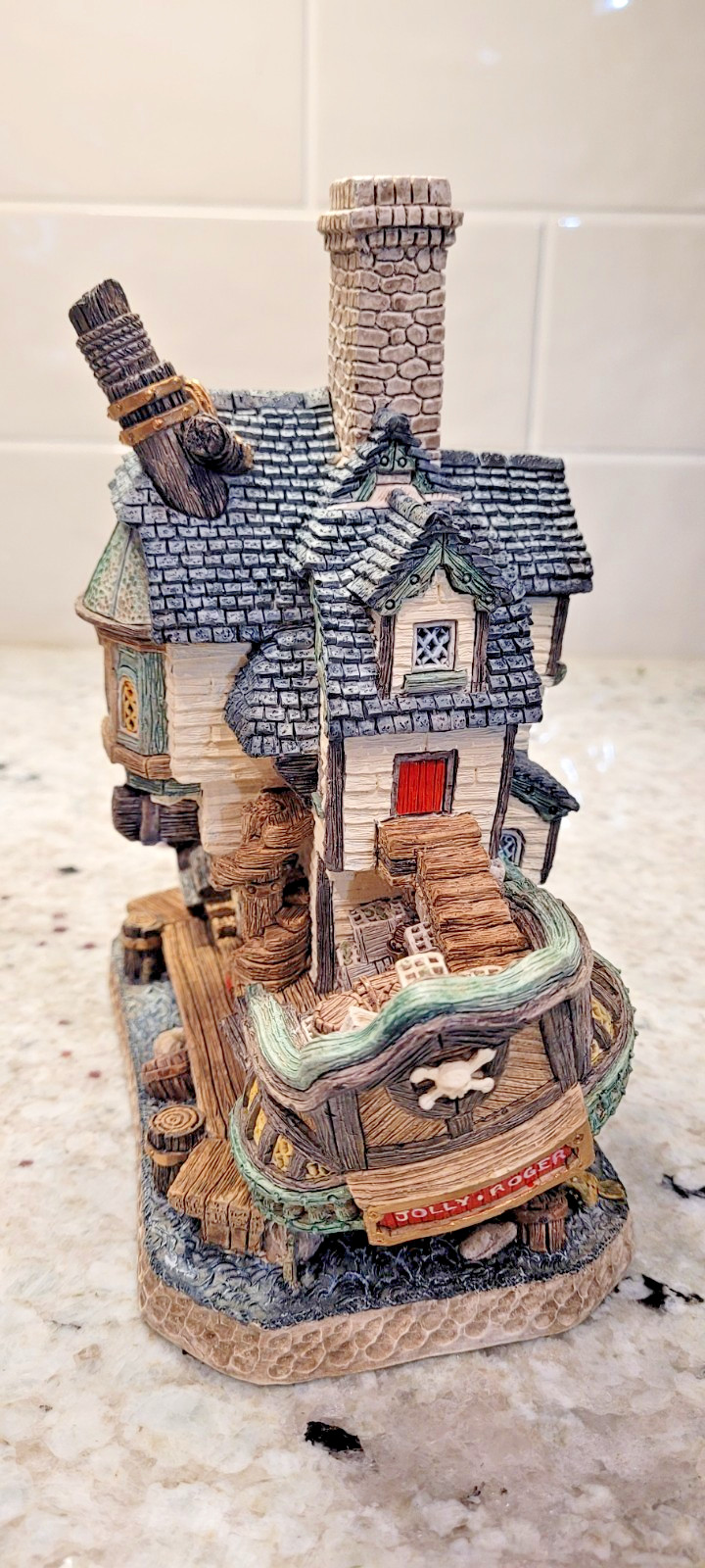 ENESCO David Winter cottage “Jolly Roger Tavern” SEASIDE BROADWAY COLLECTION-NEW