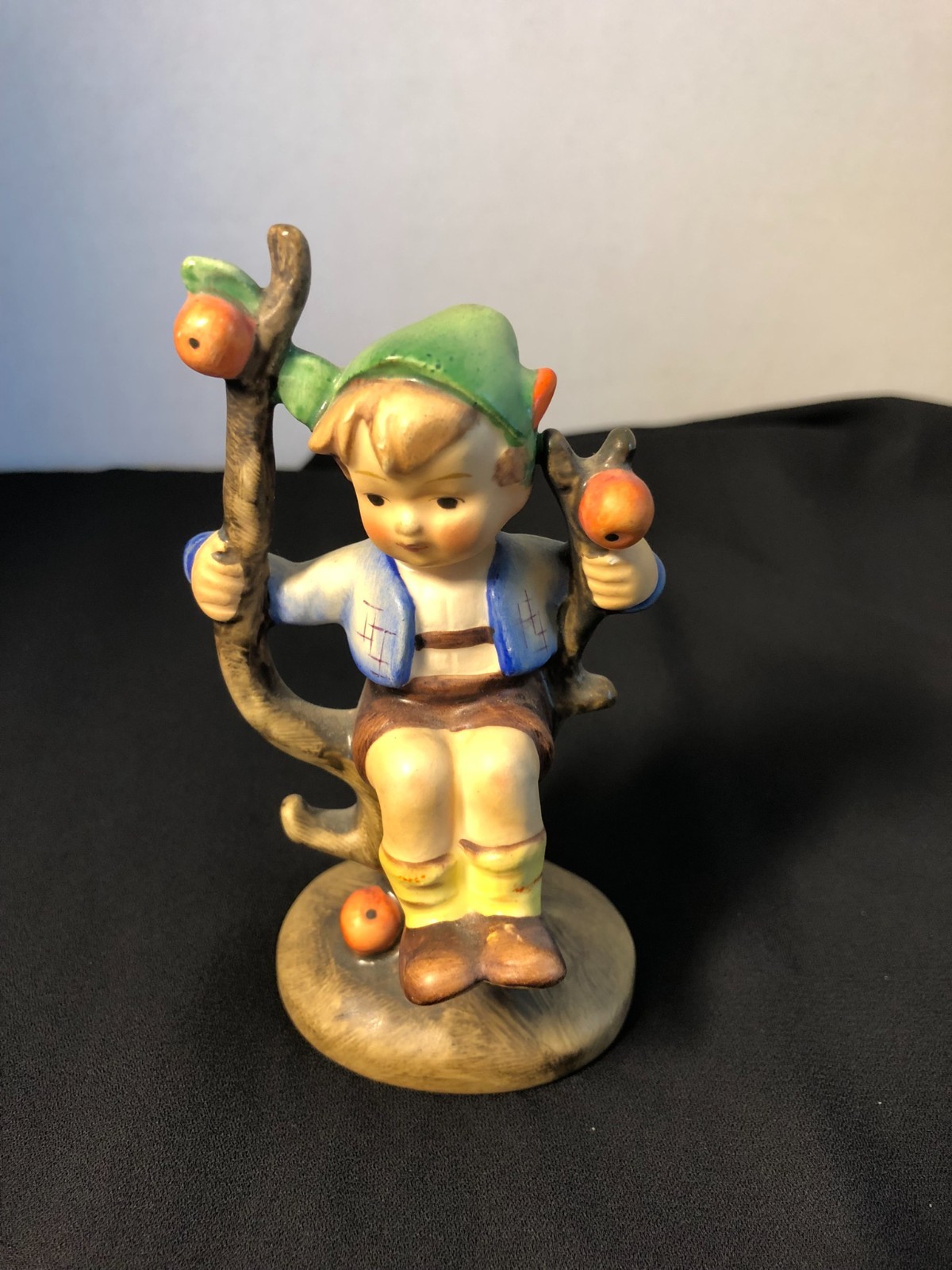 HUMMEL #142 3/0 Apple Tree Boy Full Bee 1950-1959