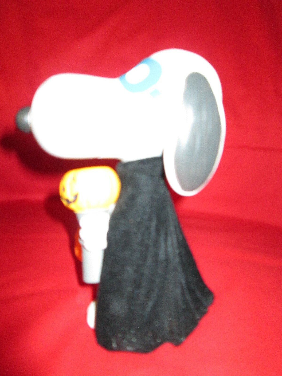 Unique 6 1/2″ Peanuts Gang Snoopy Halloween Costume Hallmark Figurine Masked New