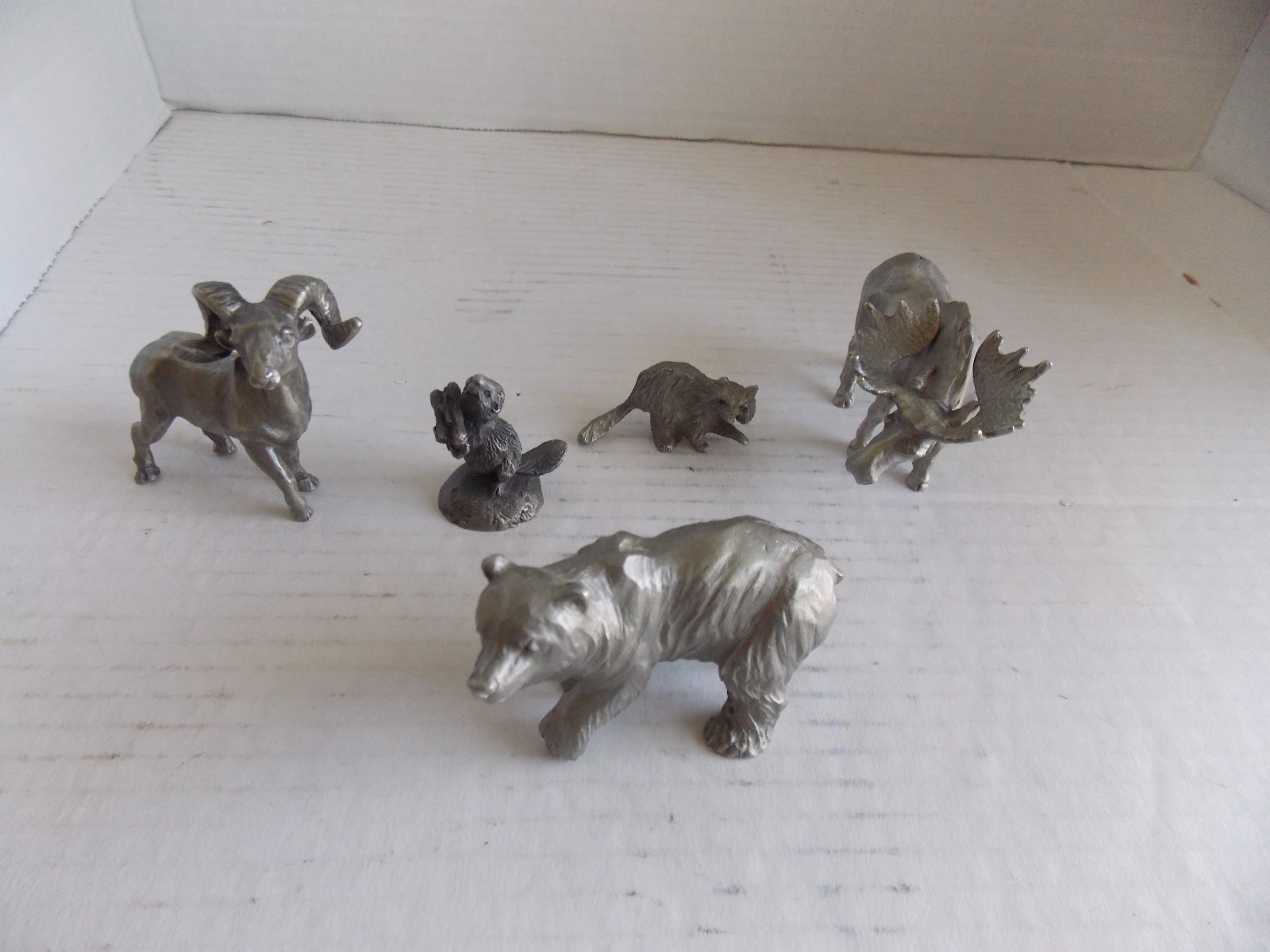 5 pcs Cast Pewter 3x Bear Elk Muflon signed by Rawcliffe + 2pcs Little gallery