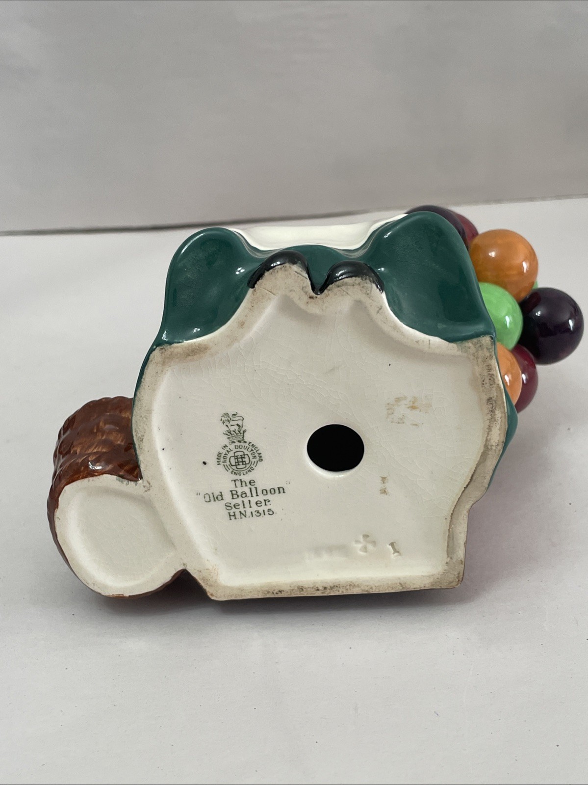 Royal Doulton The Old Balloon Seller lady HN1315 ENGLAND