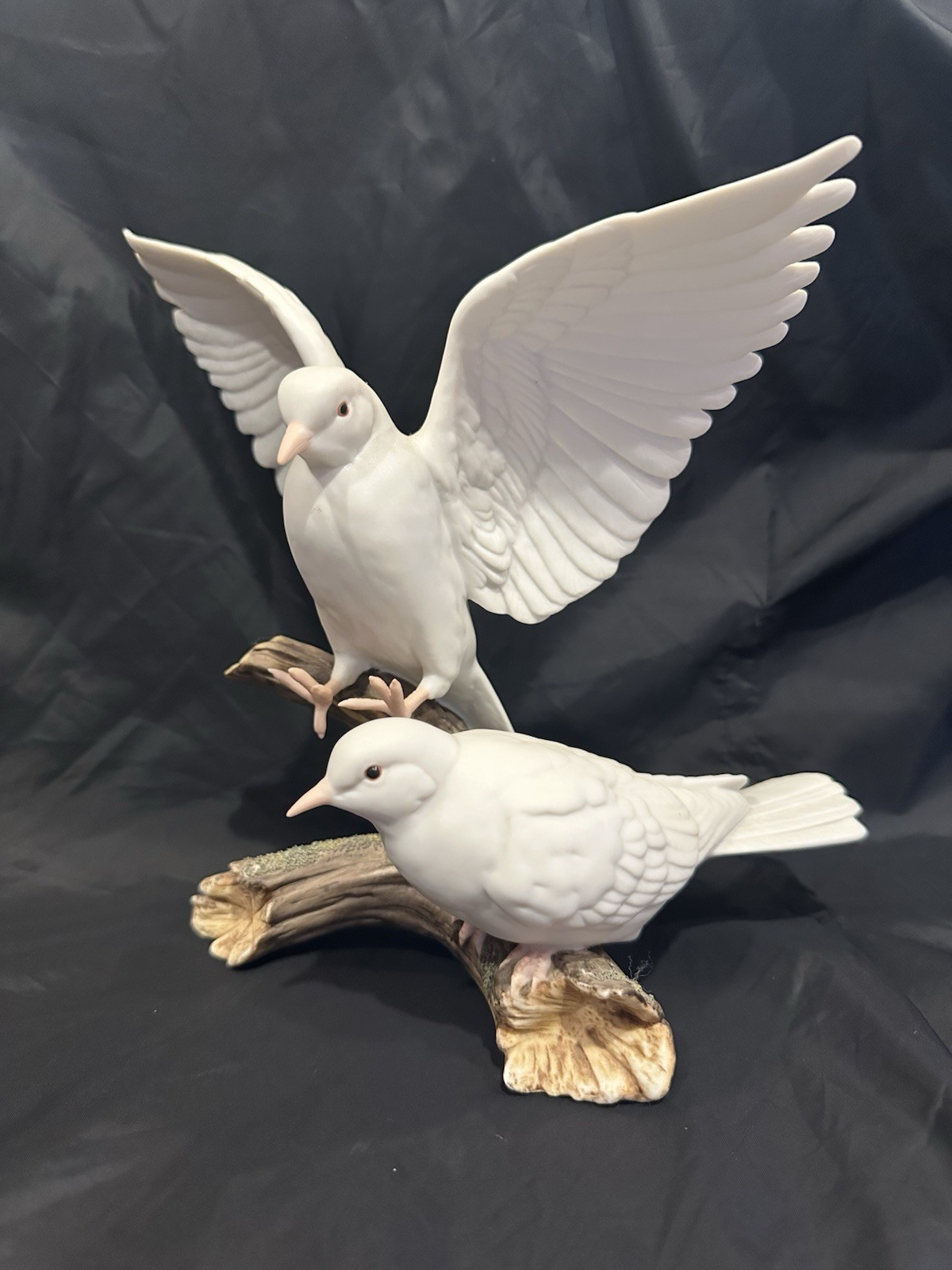 HOMCO Masterpiece Porcelain White Doves Figure 1985