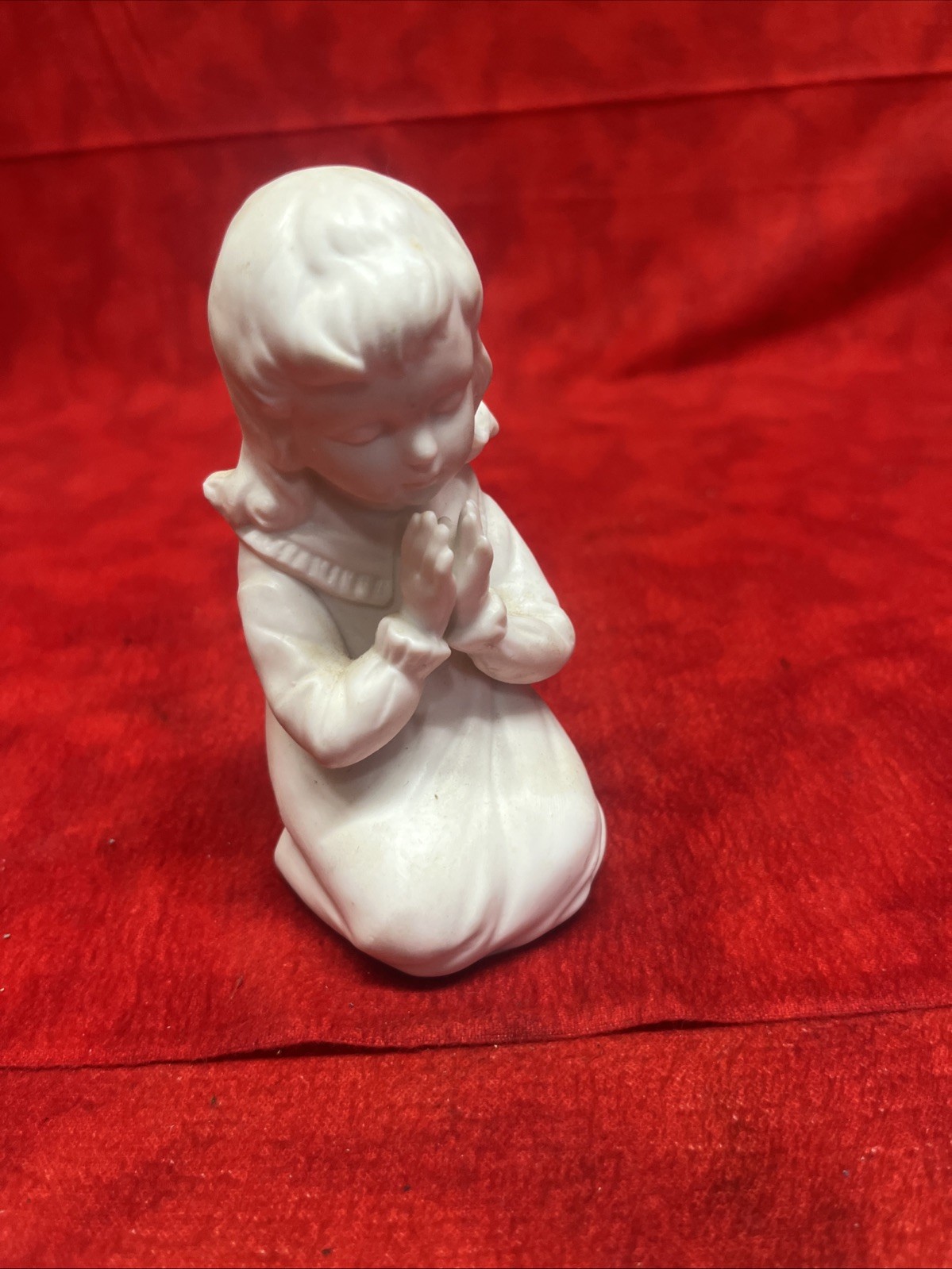 VINTAGE PRAYING CHILD GIRL FIGURINE KNEELING (MARKED R-7246)