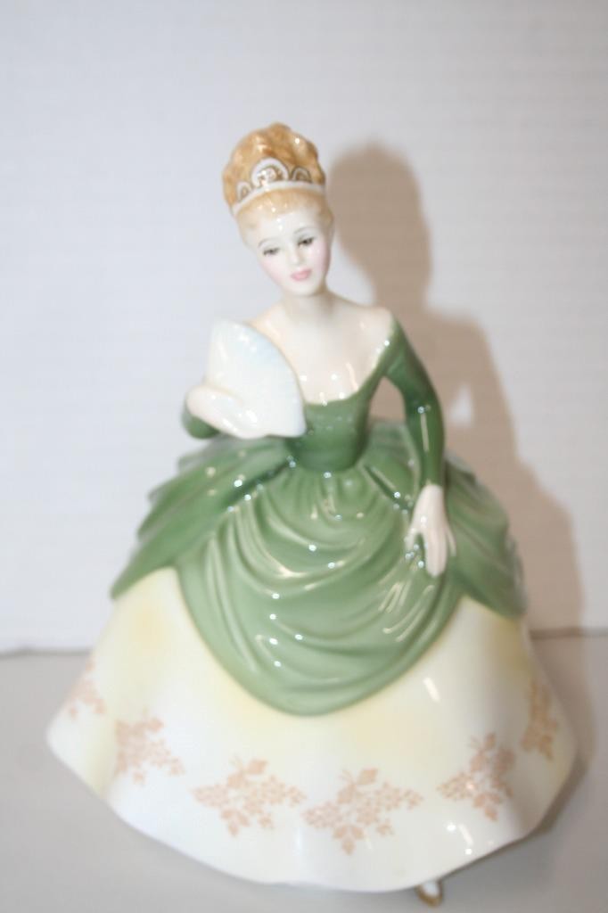 1966 Royal Doulton “Soiree” HN2312 Figurine 8″ Lady w/ Fan Green Gown Mint Condi