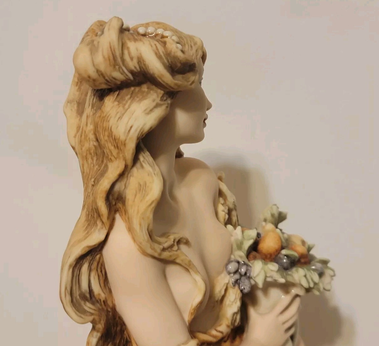 Giuseppe Armani Lady Cornucopia 0182C Figurine Capodimonte Florence Porcelain