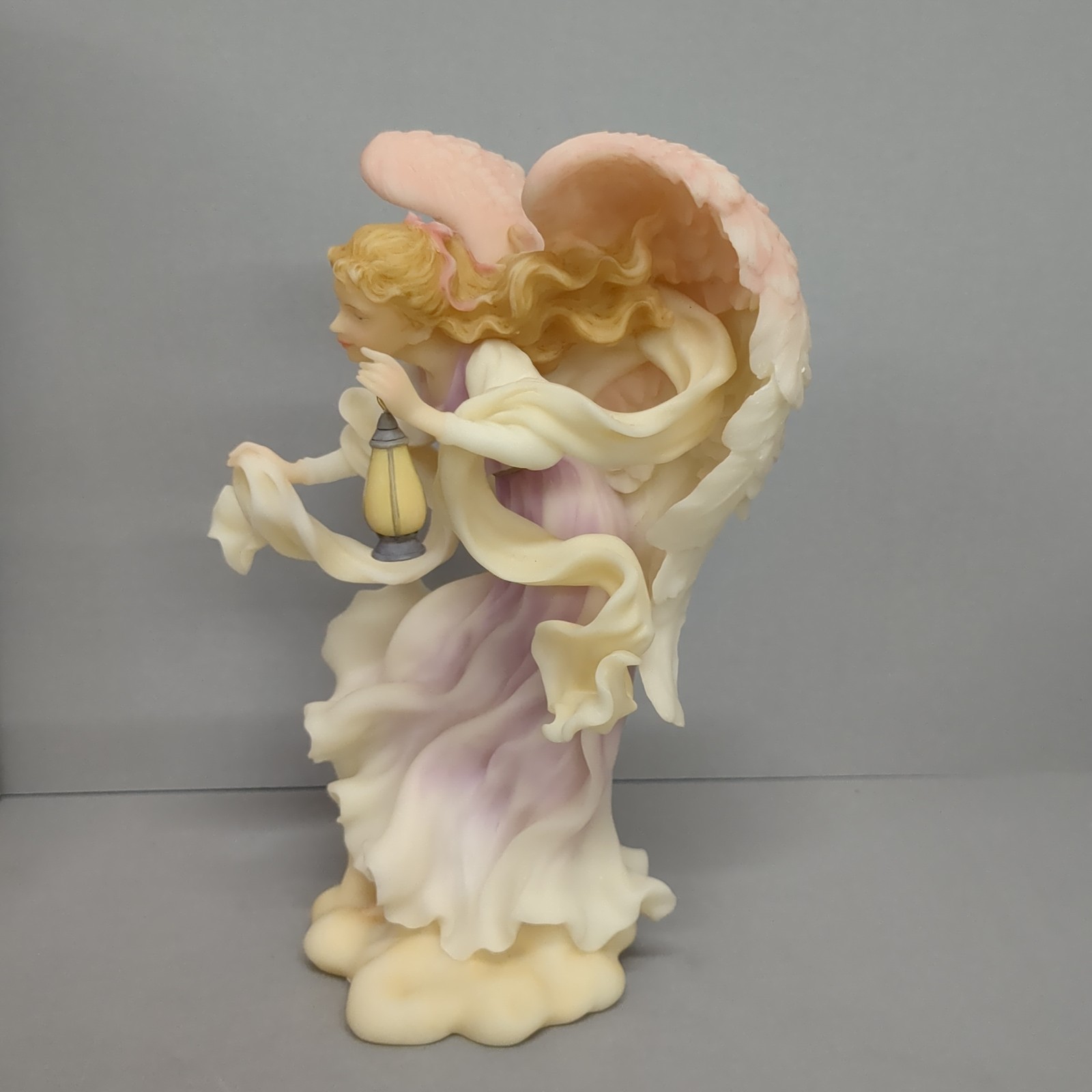 Seraphim Classics Nativity Angel “Bethany” Lighting The Way Roman #81653 w/Box