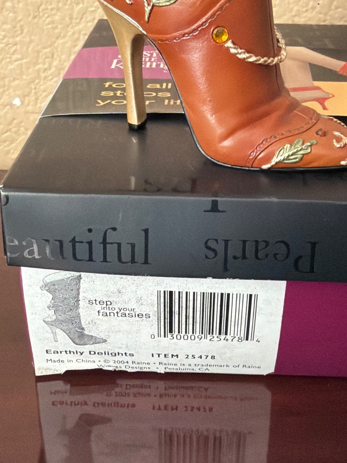 2004 Just the Right Shoe by Raine “Earthly Delights” Mini Shoe Figurine NEW