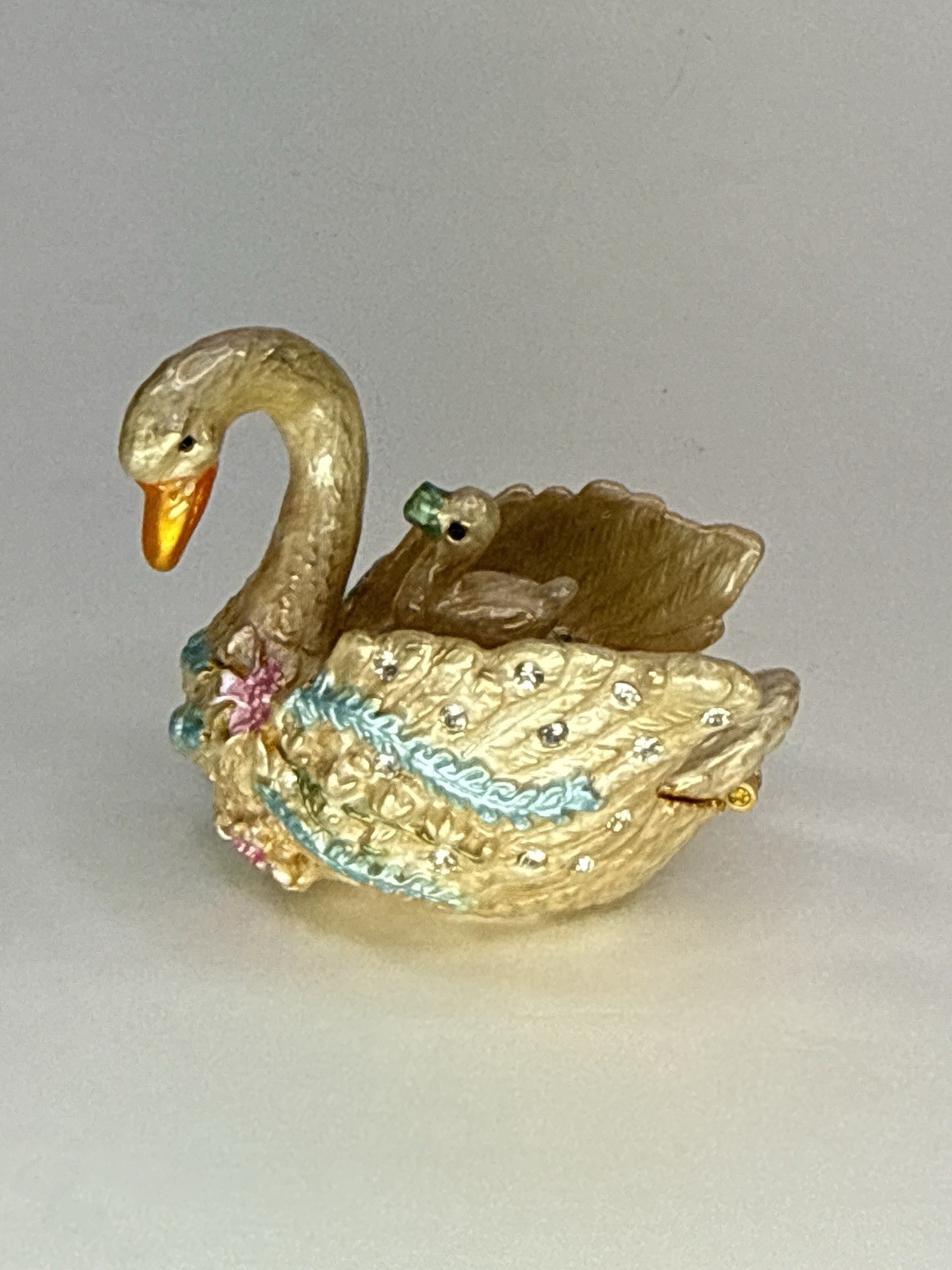 VINTAGE FITZ & FLOYD : Hinged SWAN & BABY TRINKET BOX .