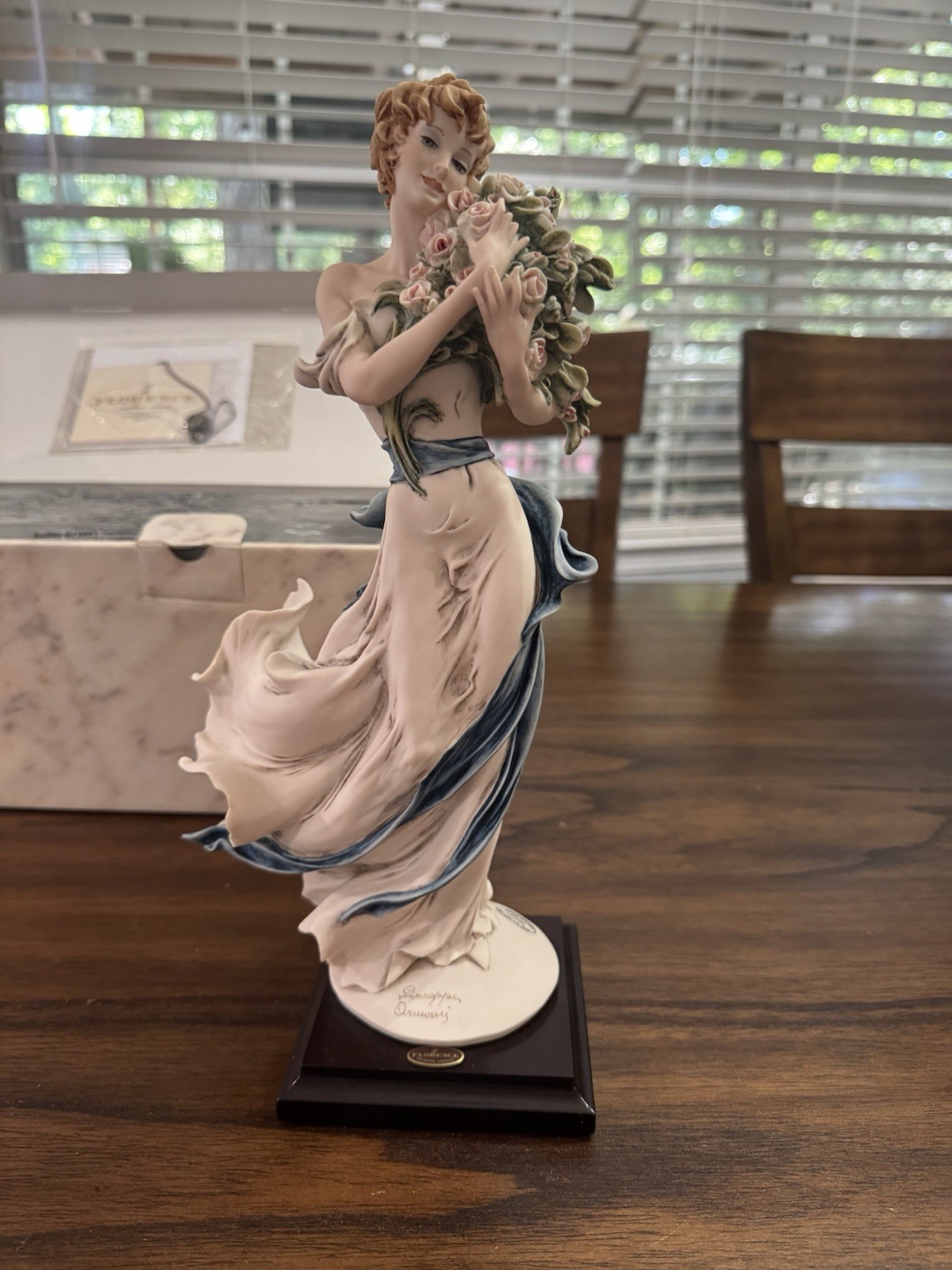 FLORENCE GIUSEPPE ARMANI Figurine Belle”Lady with flowers” 1528C Italy 2002.