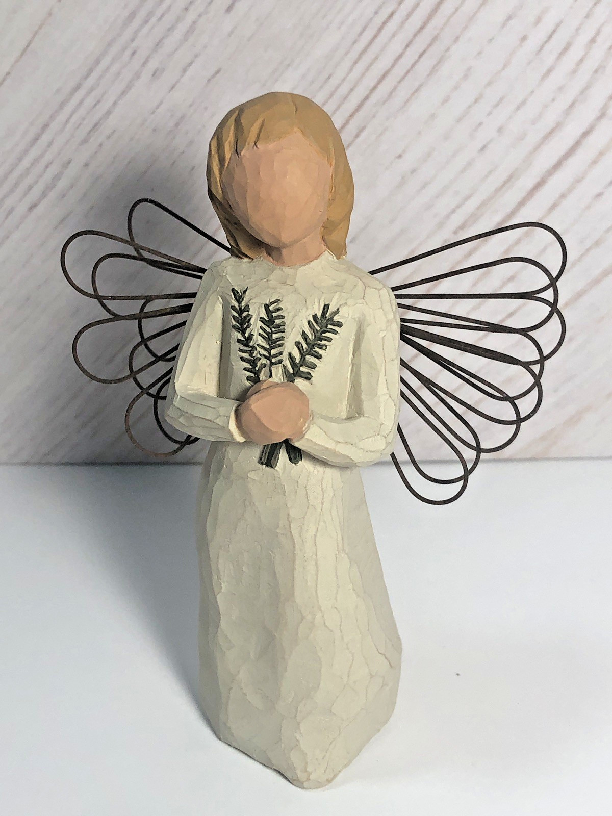 Willow Tree ANGEL of REMEMBRANCE by Susan Lordi 26060 NEW 5″ Boxed
