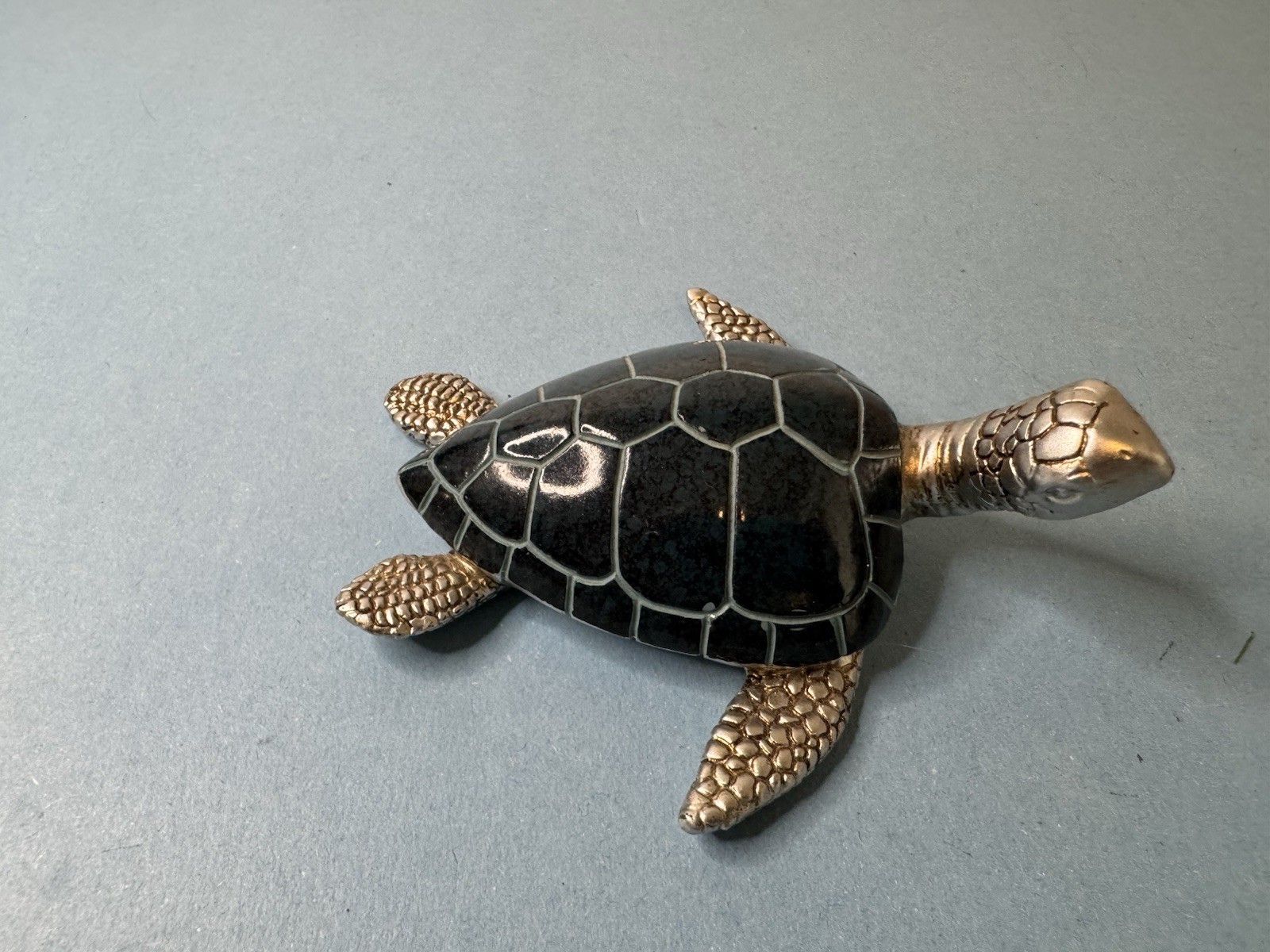 Vintage Sea Turtle Silvertone Metal & Blue Enamel Shell Felt bottom 4.5″